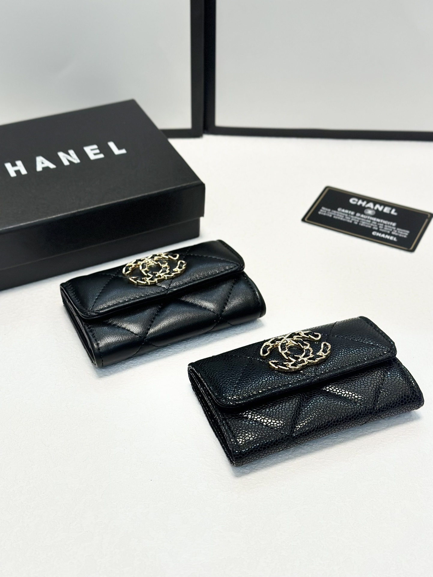 Chanel Classic Flap Bag Geldbörse Kleine Brieftasche Schwarz Gold Hardware Schaffell