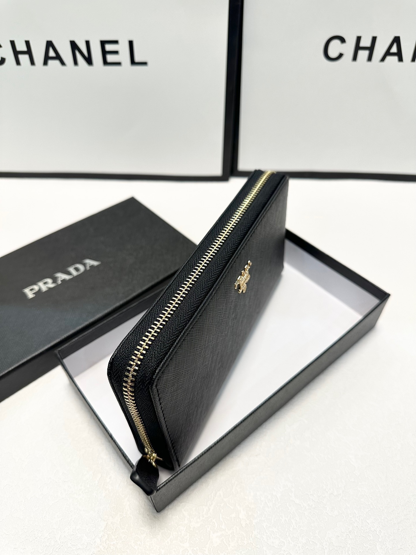 プラダ 十字纹牛皮 ブラック 20x10cm 高品質