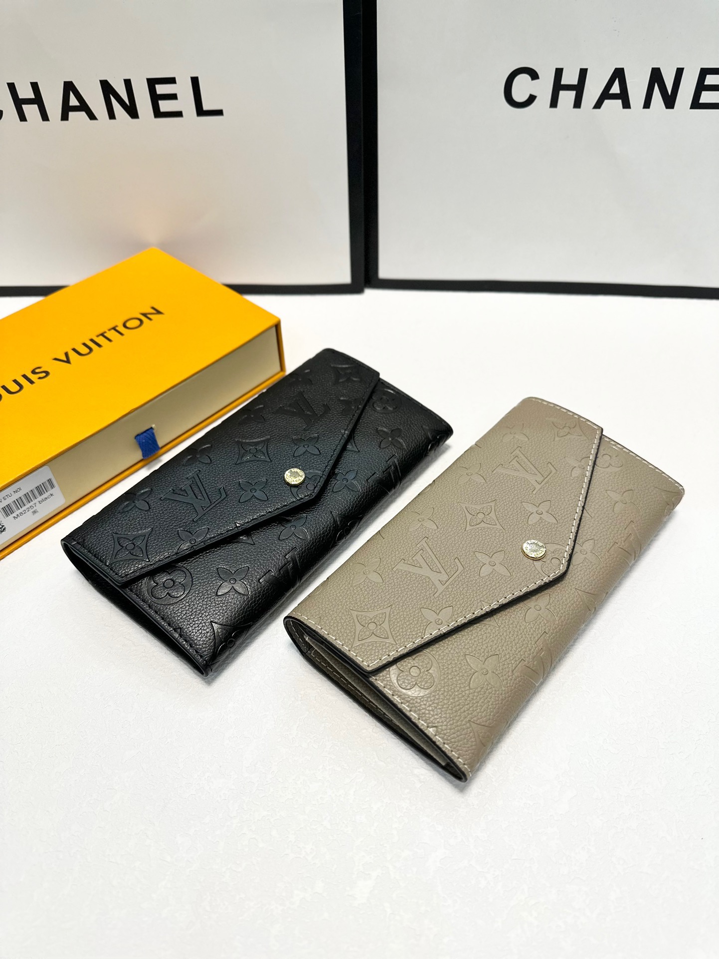 Louis Vuitton Wallet Black Khaki