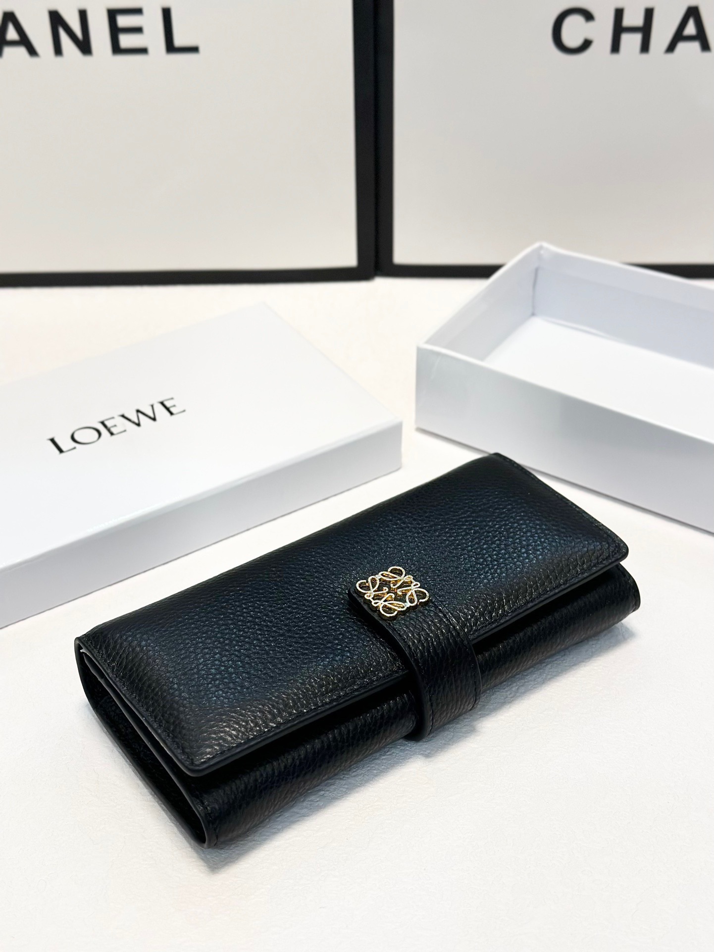 AAAAA
 Loewe Wallet Black Cowhide