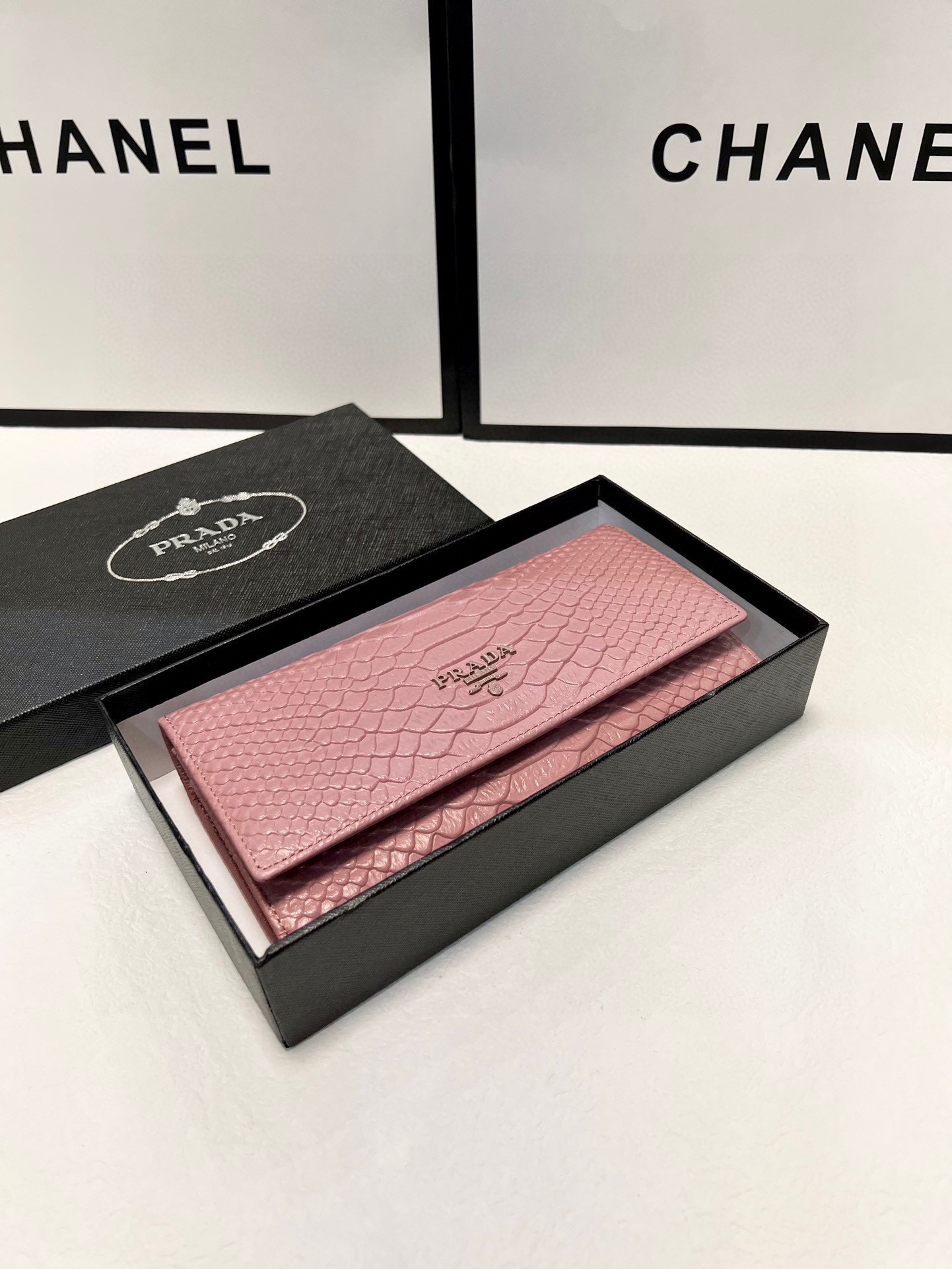 Prada Wallet Sale Outlet Online
 Black Pink Cowhide