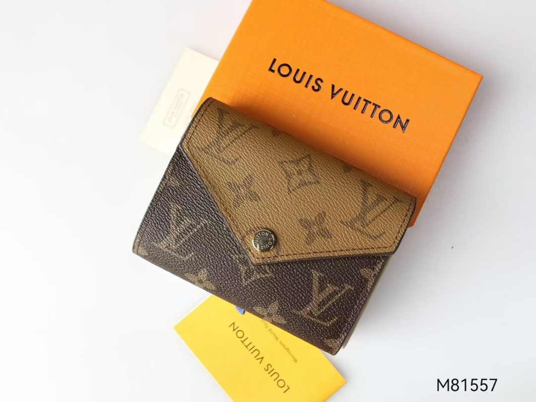 Louis Vuitton 7 Star
 Wallet Yellow Monogram Reverse Canvas M81557