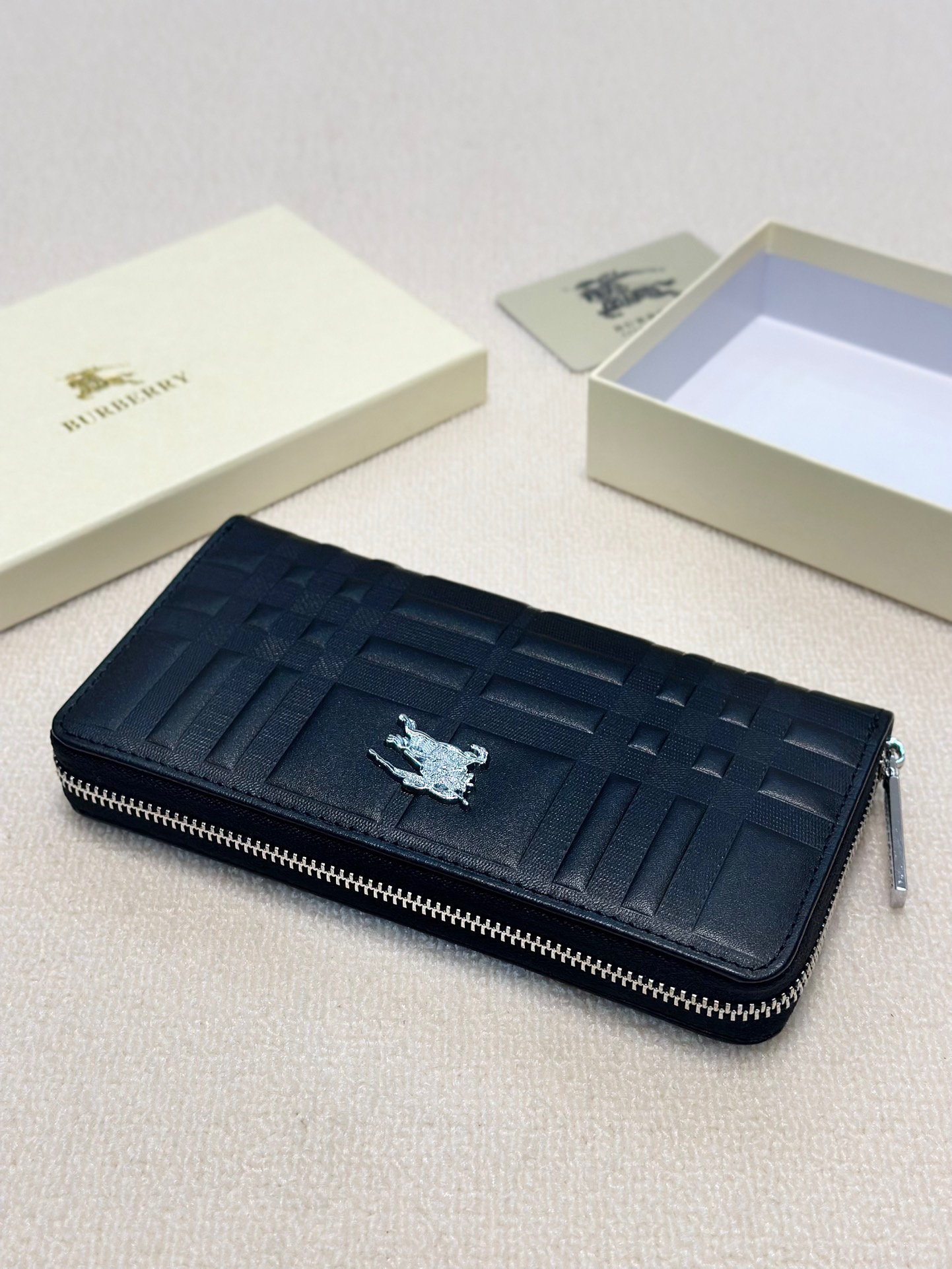 Burberry Men's Black Leather Clutch Wallet - 20x10cm, Multiple Card Slots 8 i1738826665894 8671 0 6