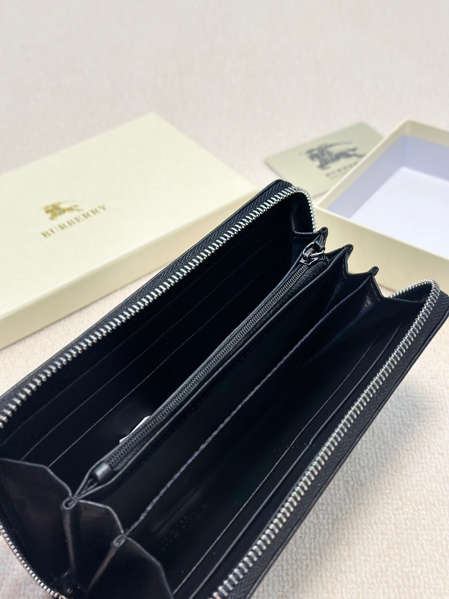 Burberry Men's Black Leather Clutch Wallet - 20x10cm, Multiple Card Slots 9 i1738826665896 1033 0 7