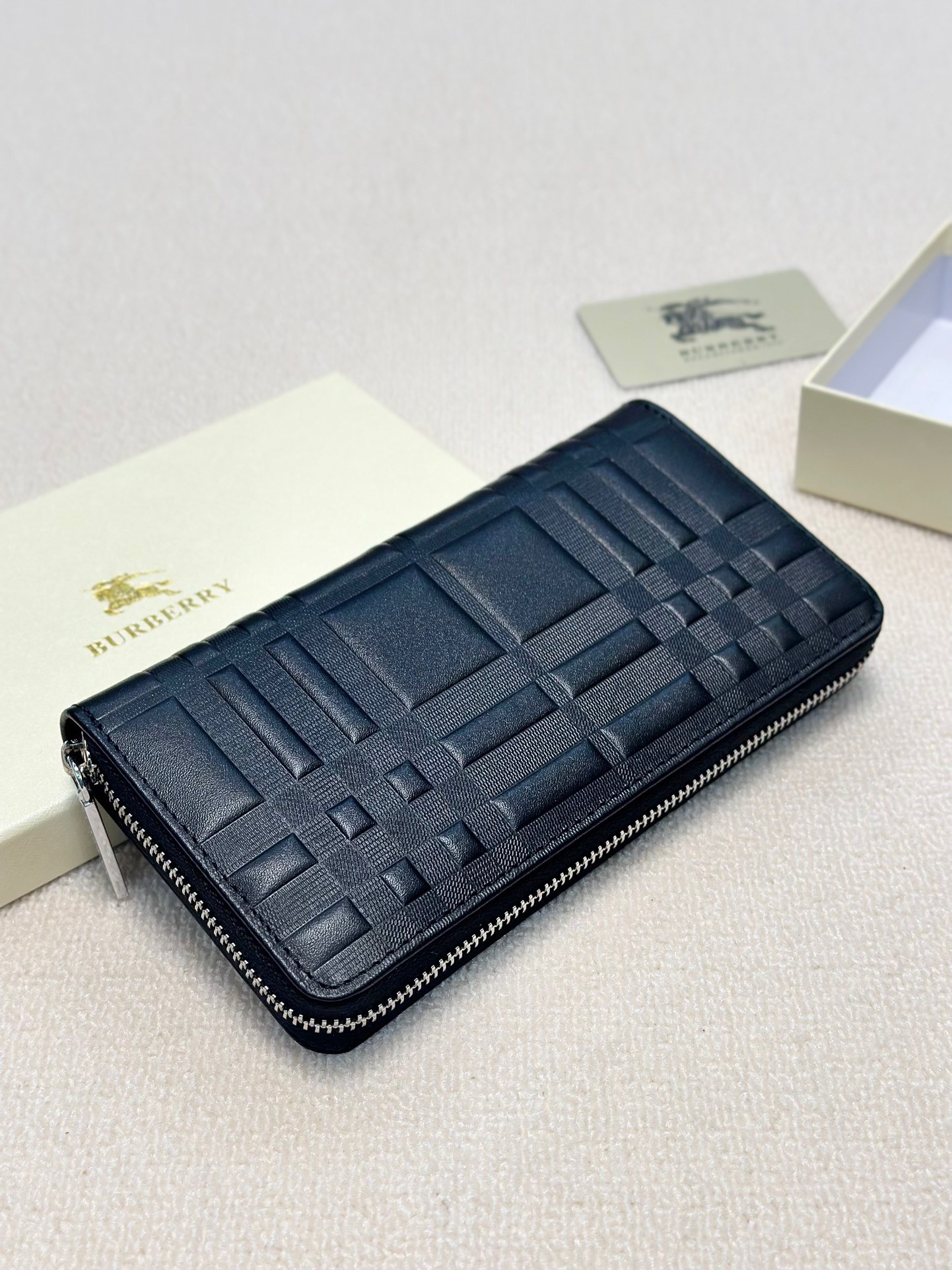 Burberry Men's Black Leather Clutch Wallet - 20x10cm, Multiple Card Slots 5 i1738826666920 8139 0 3