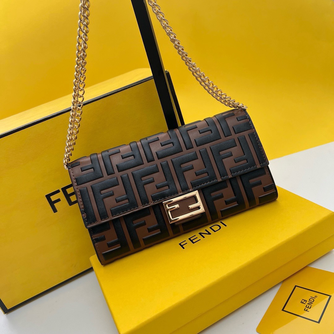 P105🎀fendi 621666 🎀COLOR NERO BLACK Brown 🎀Size 19*10.5*3.5🎀fendi Counter Synchronous, contropiede a spalla in spalla in linea di vasca importata, hardware di portachiavi personalizzato all’estero