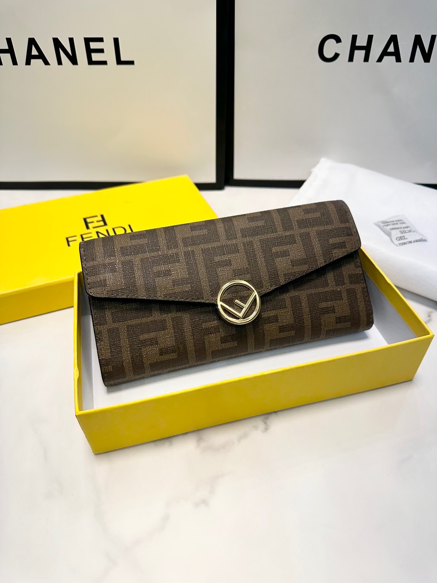 P95🎀🎀 Colore Brown🎀 Size 19×10🎀fendi🆕🆕top Hardware personalizzato hardware Must-Have Long Wallet Qualità 👍 Fea di prima classe 👍