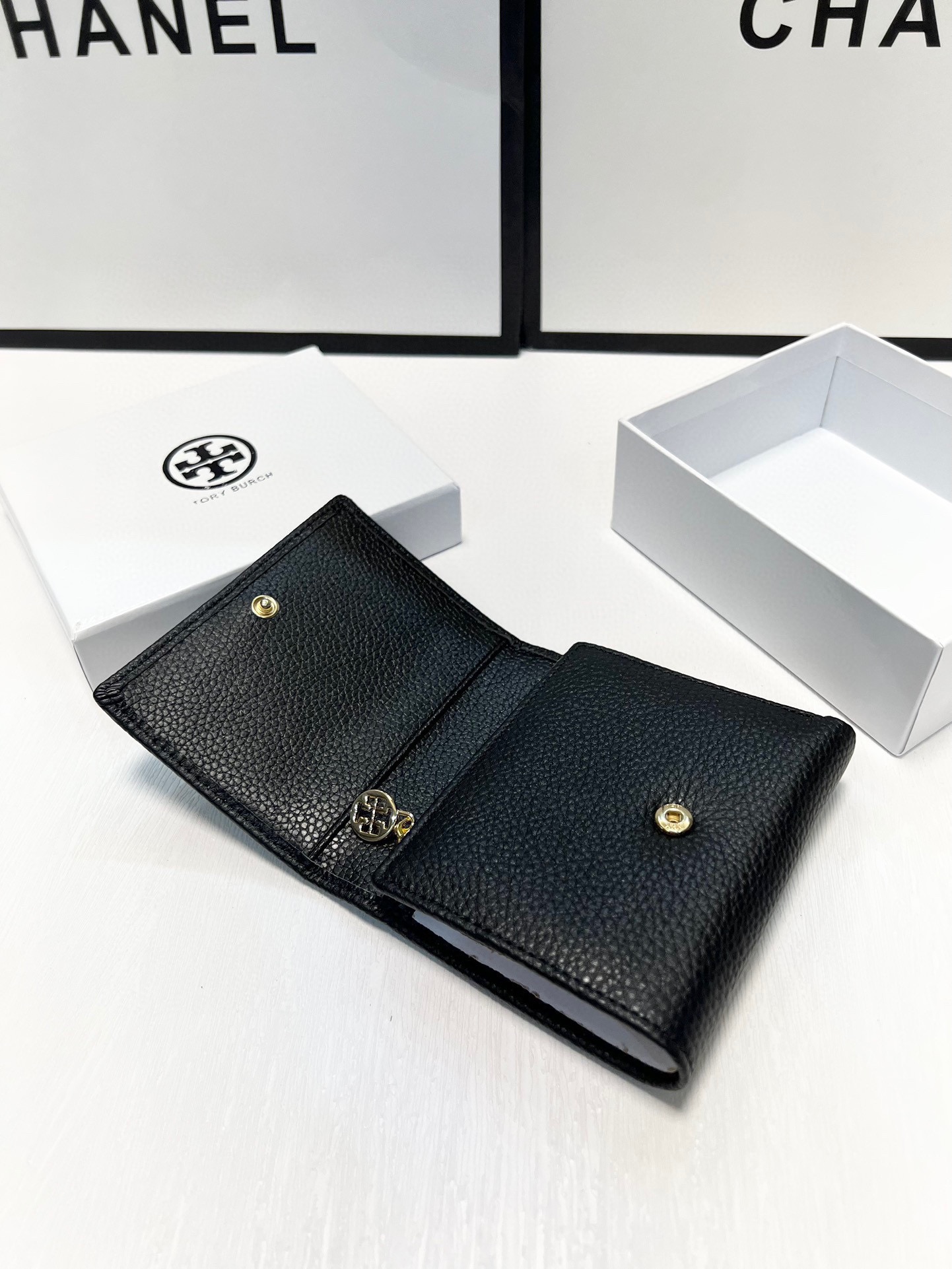 Tory Burch Black Leather Wallet - Compact & Stylish (11x10 cm) 8 i1739114012061 7054 0 6