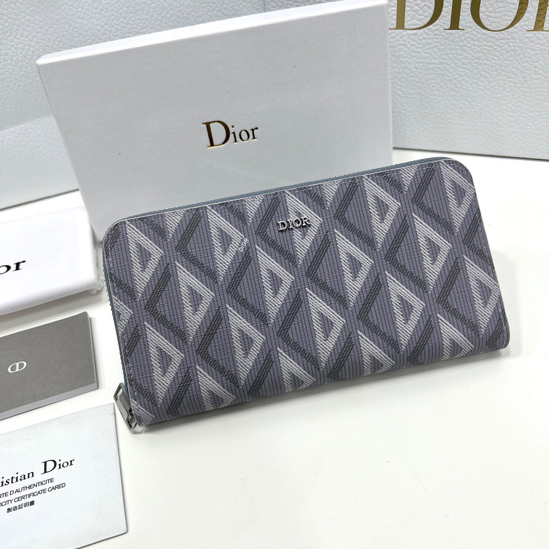 P95🎀DIOR 0197🎀COLOR BLACH BLUE BLUSIZE 19.5*10.5*3🎀 L’ultimo modello di contatore Dior! Portafoglio con cerniera lunghe di Dior 💕💕💕 Stampa di fascia alta ❤️ La parte anteriore è decorata con il logo “Dior”, abbinato allo strato superiore di hide di mucca, doppio compartimento di grande capacità, 8 carte più reddito facile