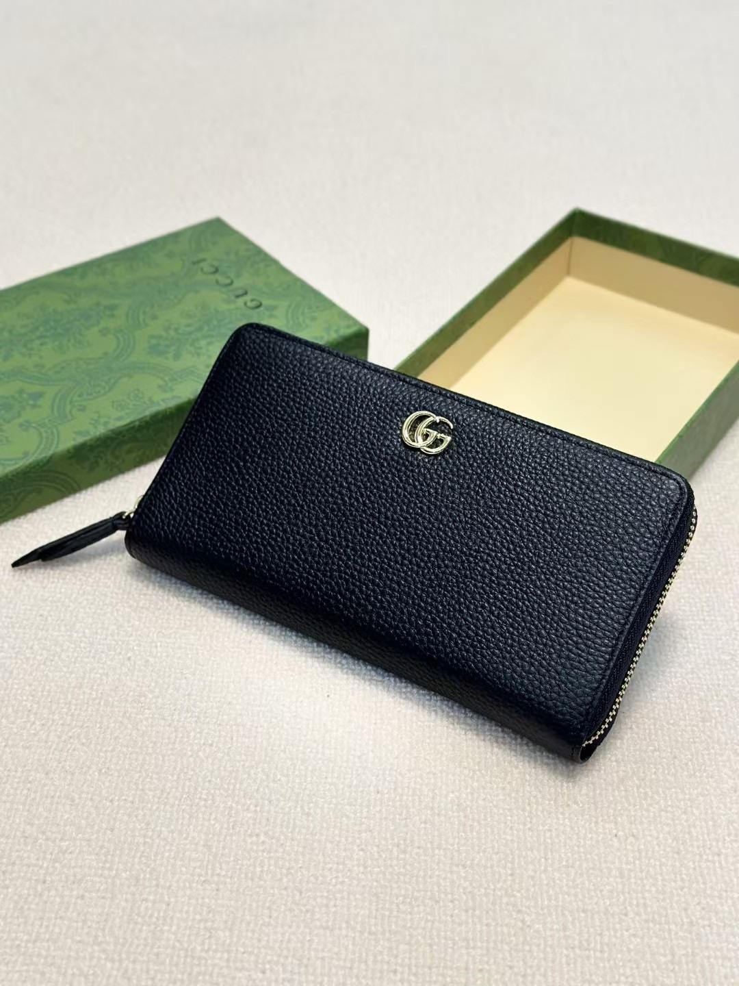 GUCCI ブラック牛皮単拉链手包 - 高級感あふれる手触りと優れた収納力