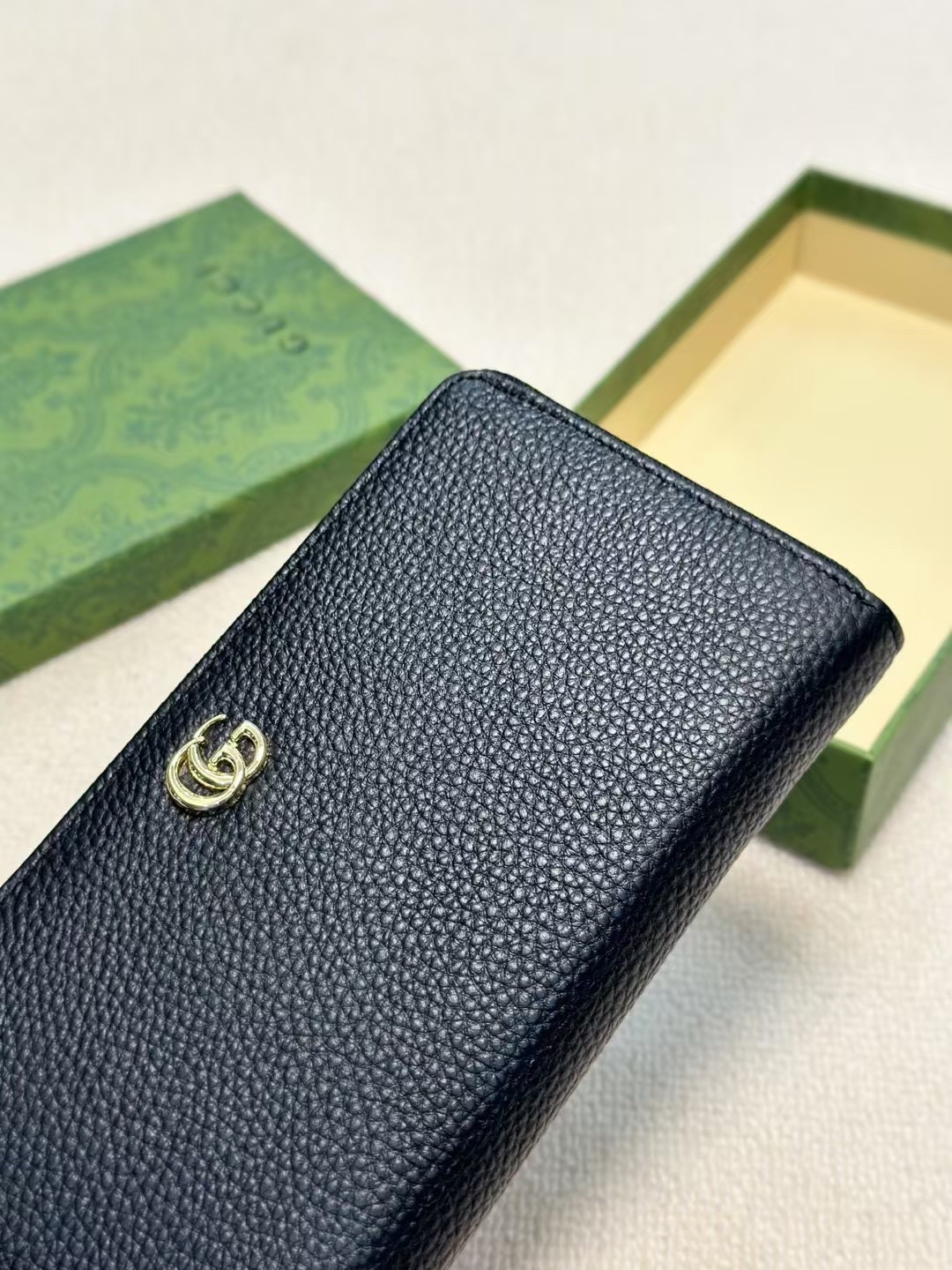 GUCCI ブラック牛皮単拉链手包 - 高級感あふれる手触りと優れた収納力