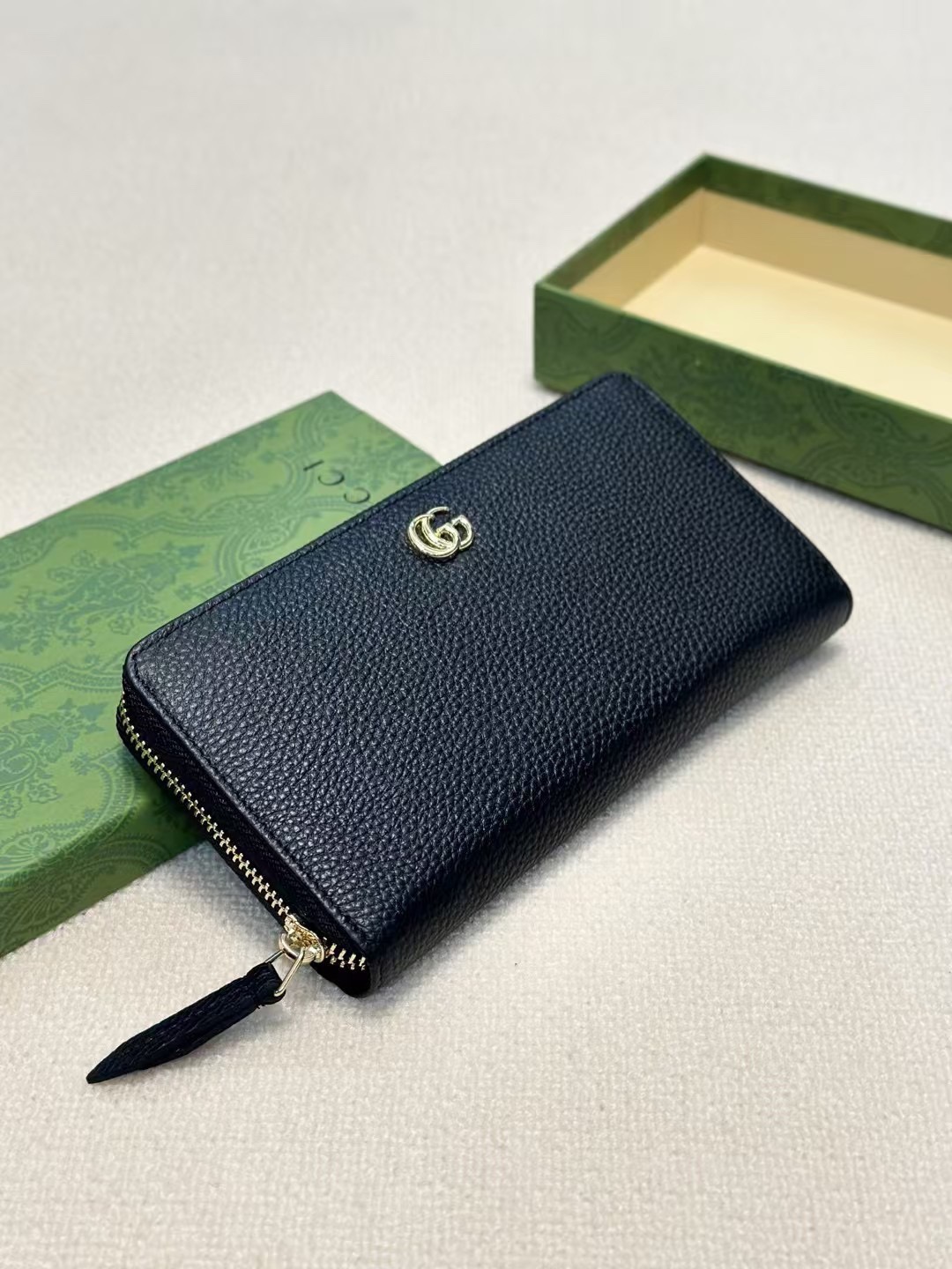 GUCCI ブラック牛皮単拉链手包 - 高級感あふれる手触りと優れた収納力