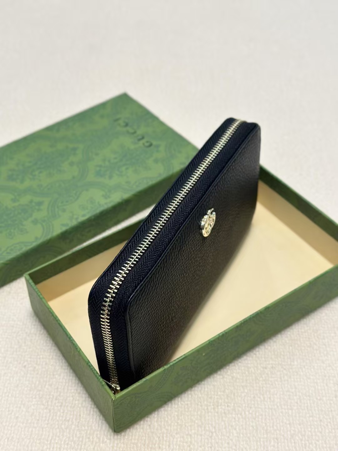 GUCCI ブラック牛皮単拉链手包 - 高級感あふれる手触りと優れた収納力