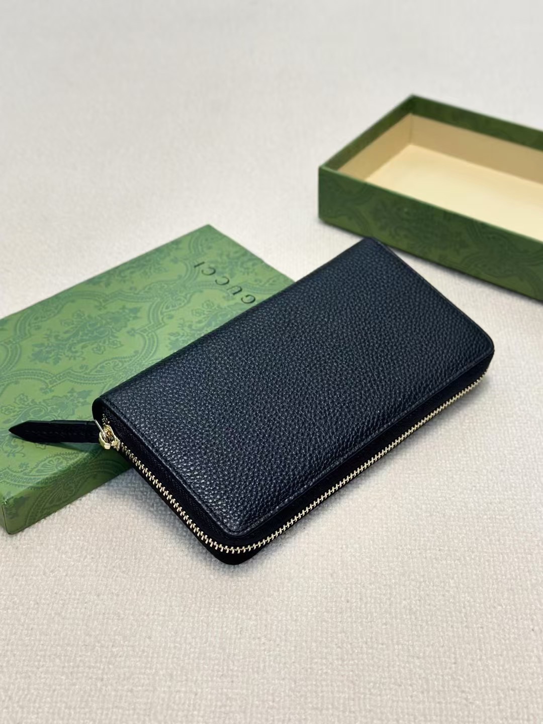 GUCCI ブラック牛皮単拉链手包 - 高級感あふれる手触りと優れた収納力