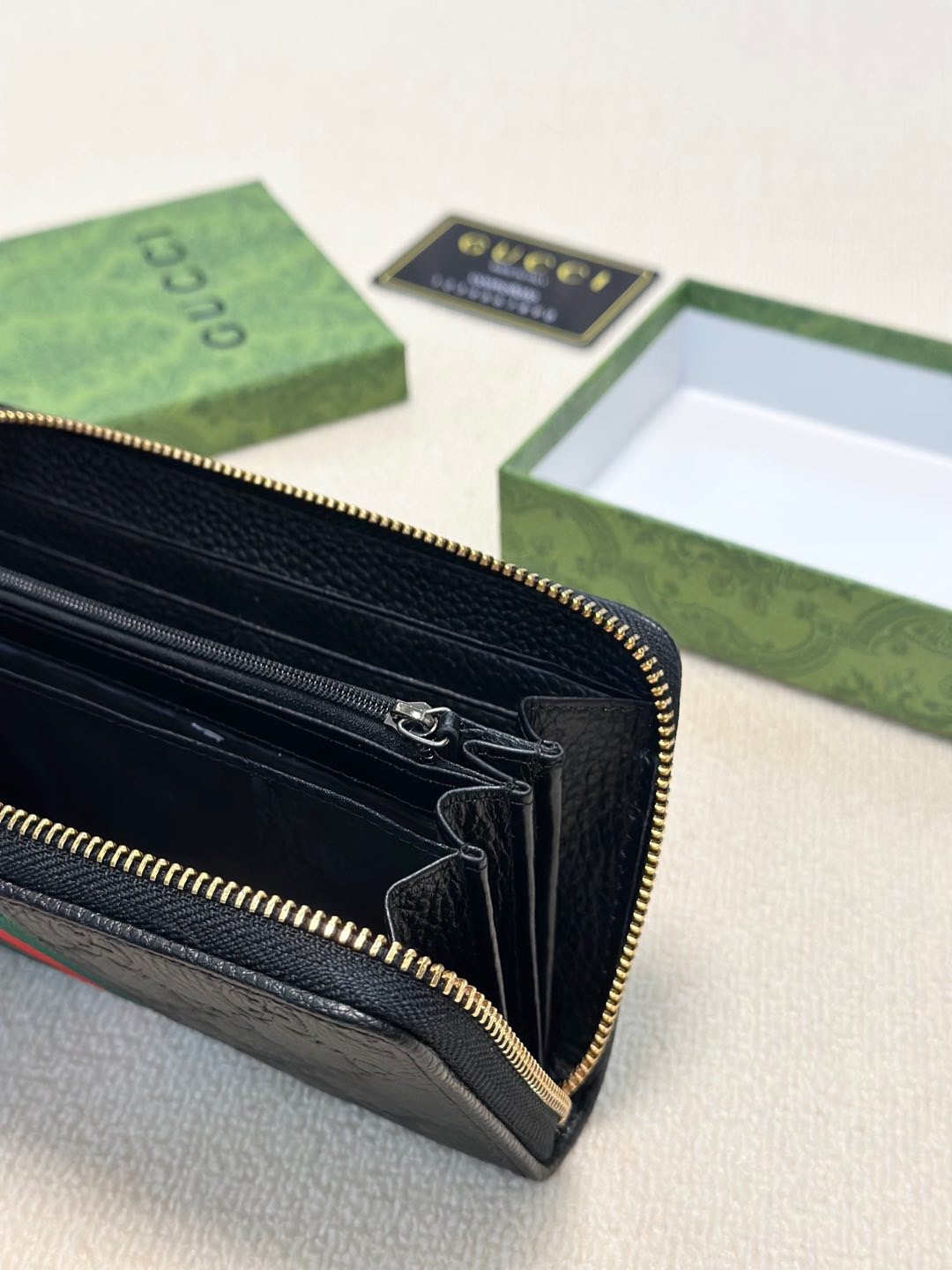 GUCCI シングルジップ手包 ブラック 原版頭層牛皮使用