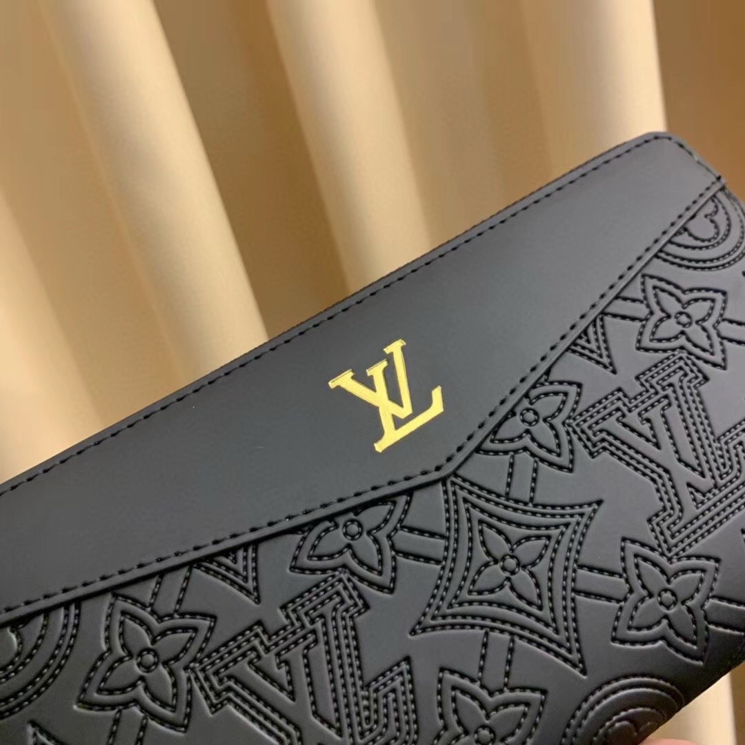 ルイ・ヴィトン 牛皮圧花クラシック財布 - 収納力抜群のデザイン