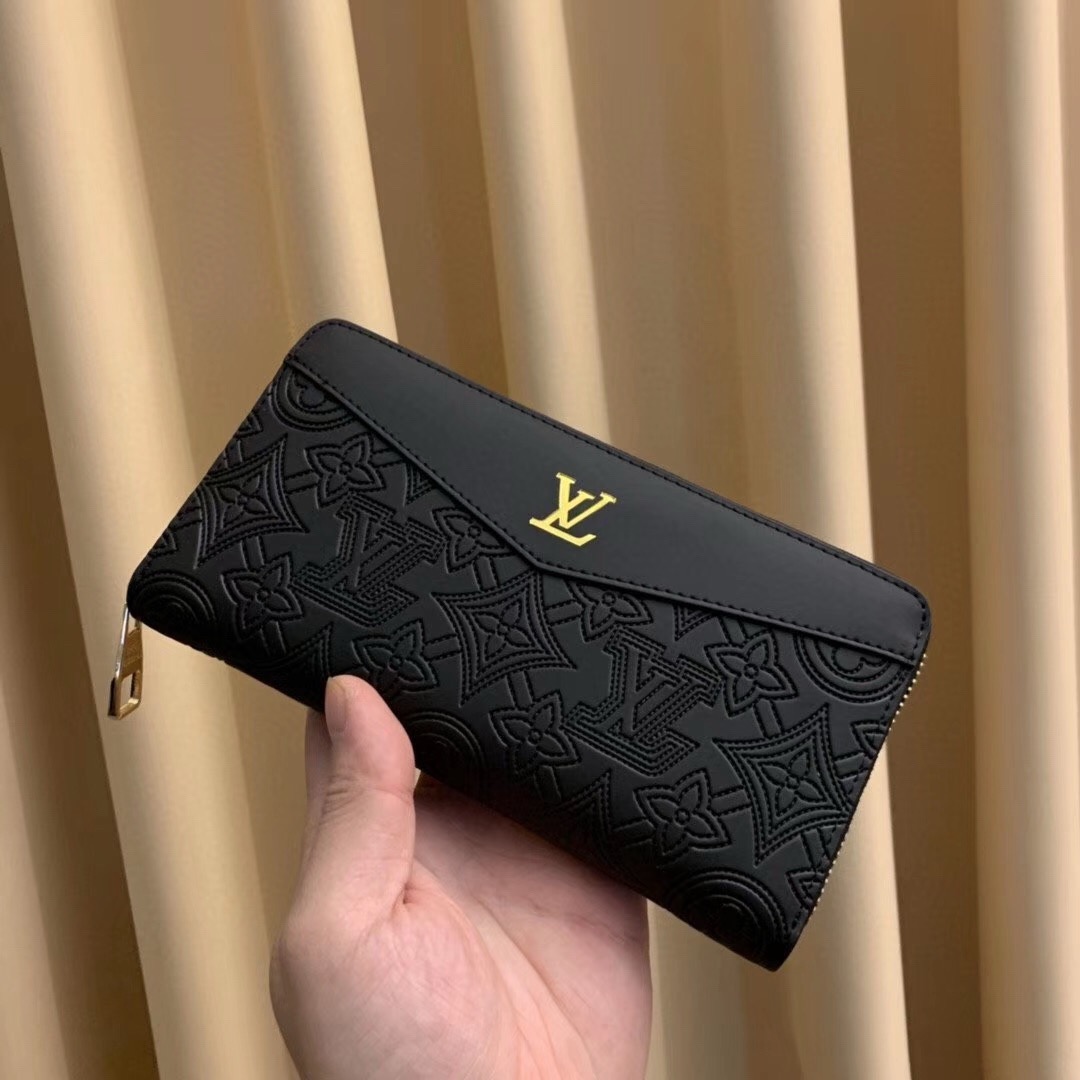 ルイ・ヴィトン 牛皮圧花クラシック財布 - 収納力抜群のデザイン