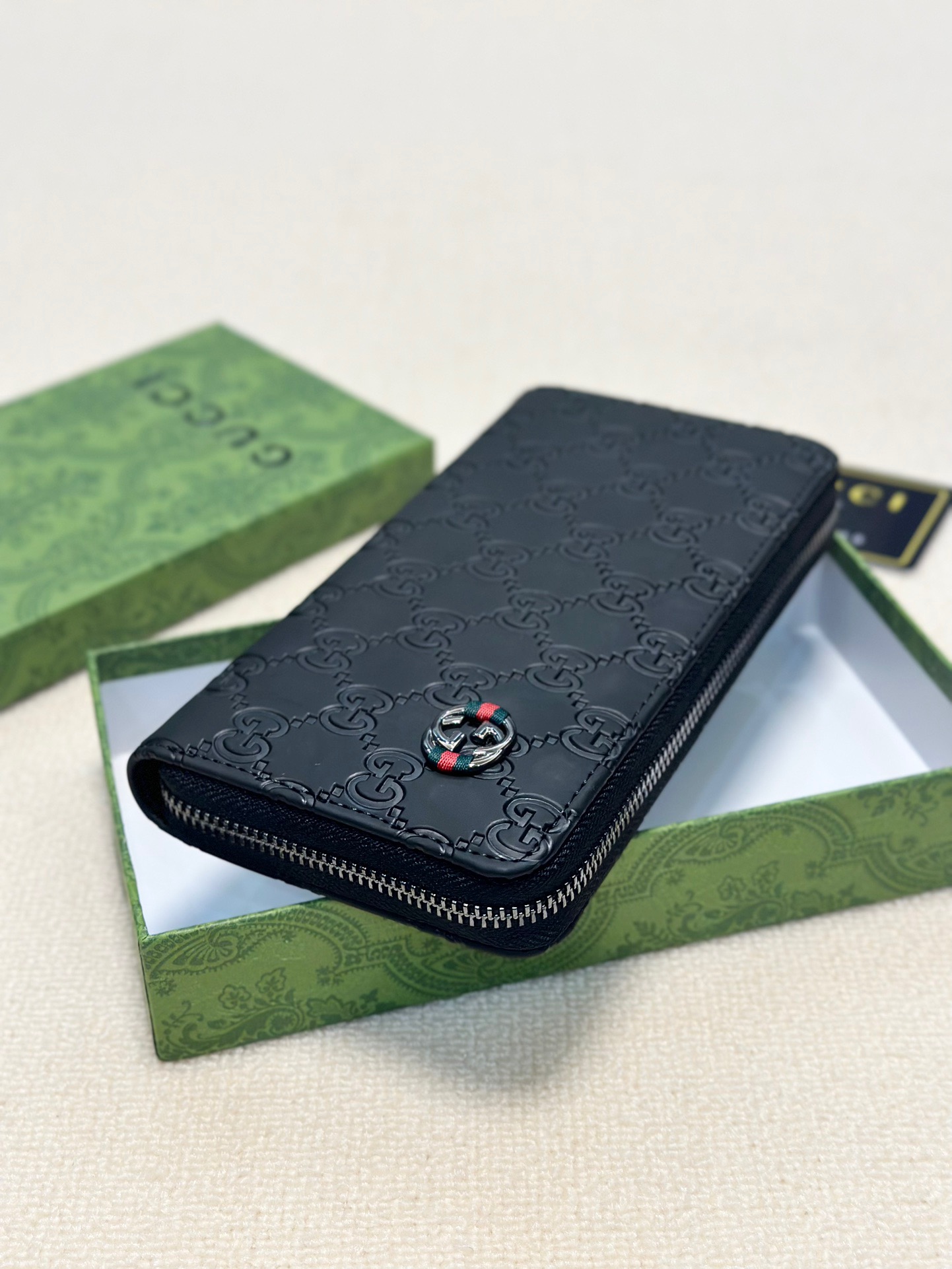 Gucci Black Embossed Leather Zip Around Wallet 20x10cm 3 i1746629557846 879 0 1