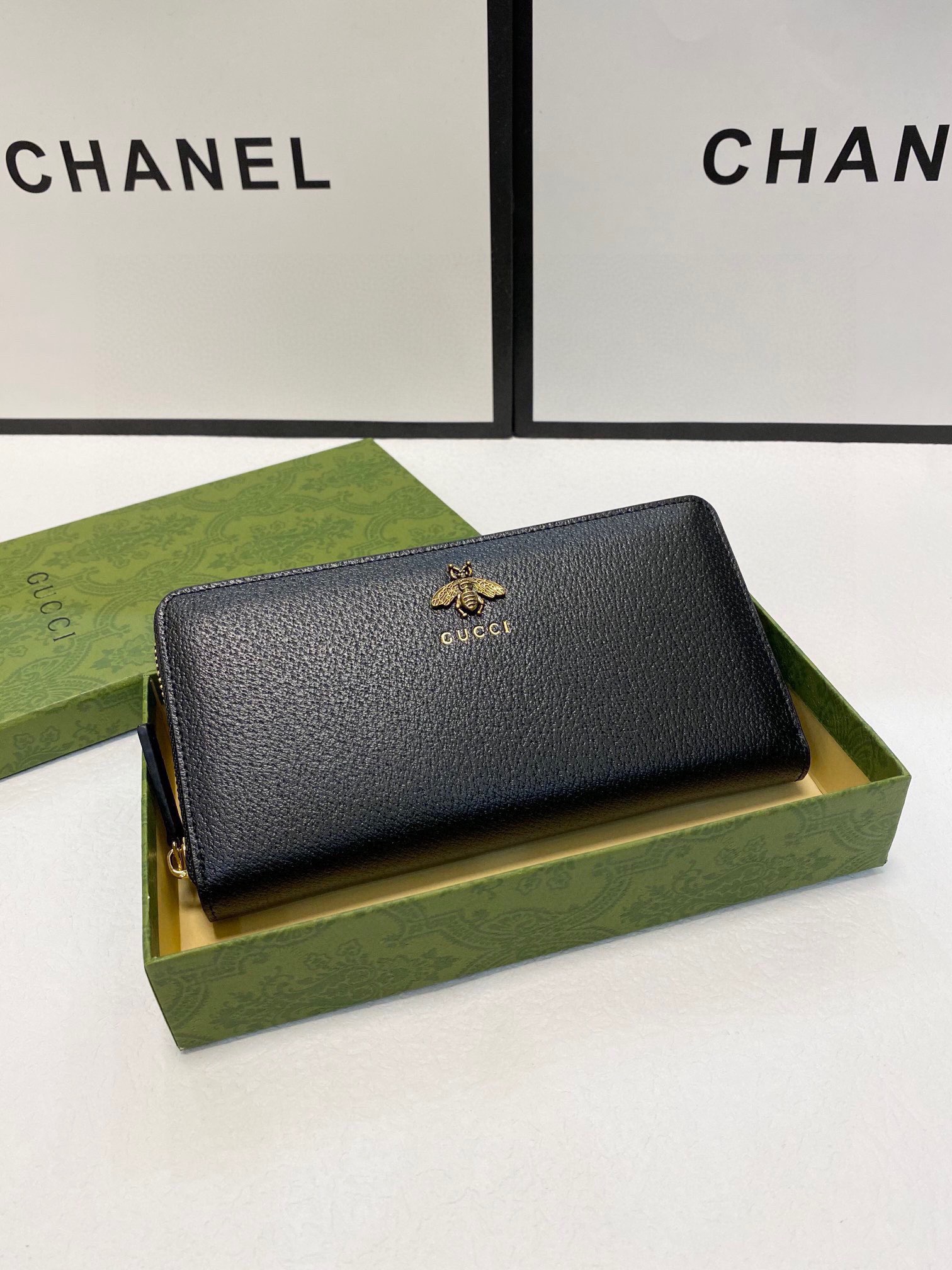 Gucci Animalier Black Leather Zip Around Wallet with Bee -19x10 cm 2 i1746629707705 9633 0 0