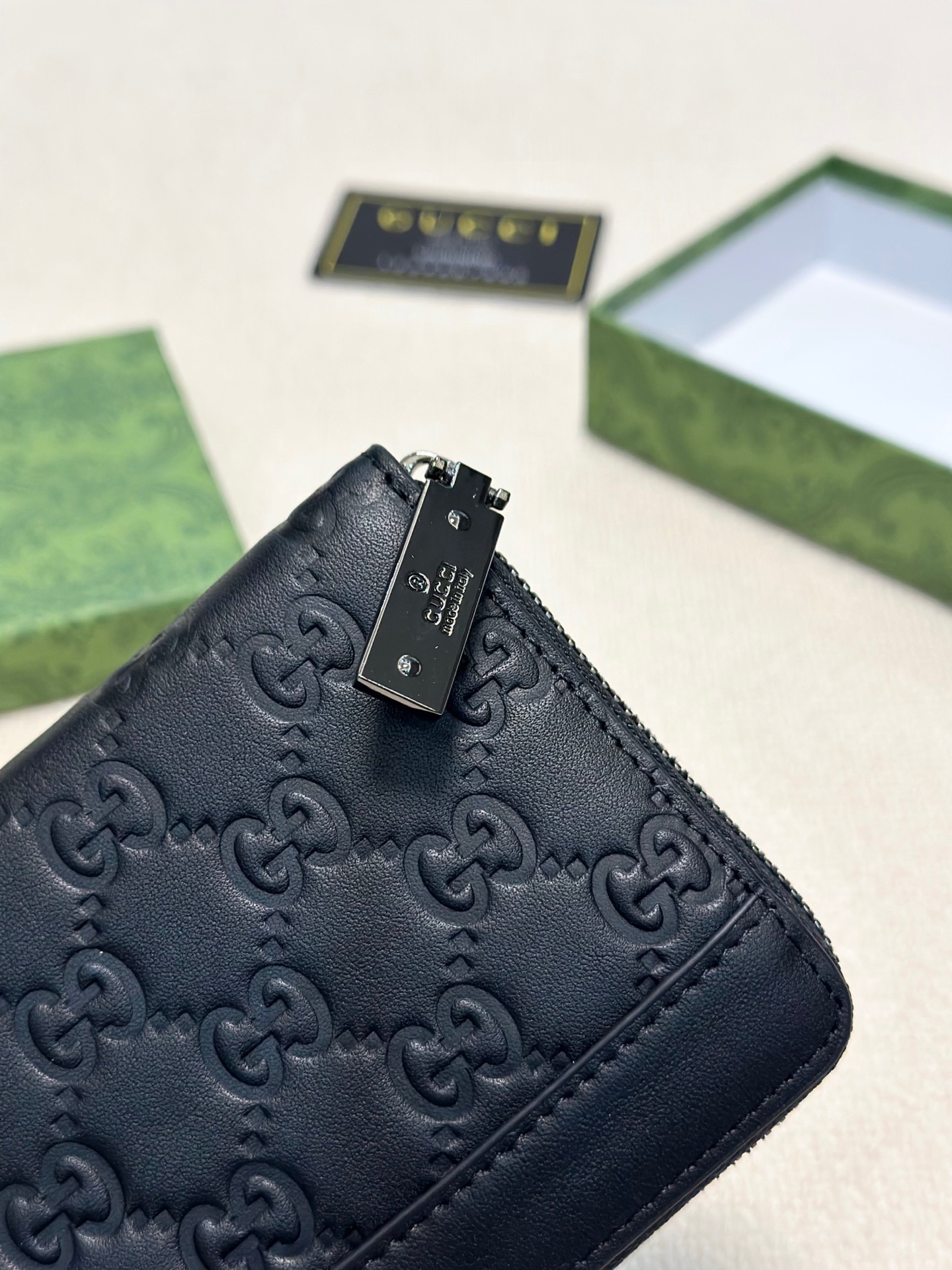 Gucci Men's Black Leather Zip Around Wallet With GG Embossed Pattern 7 i1746630235326 6001 0 5