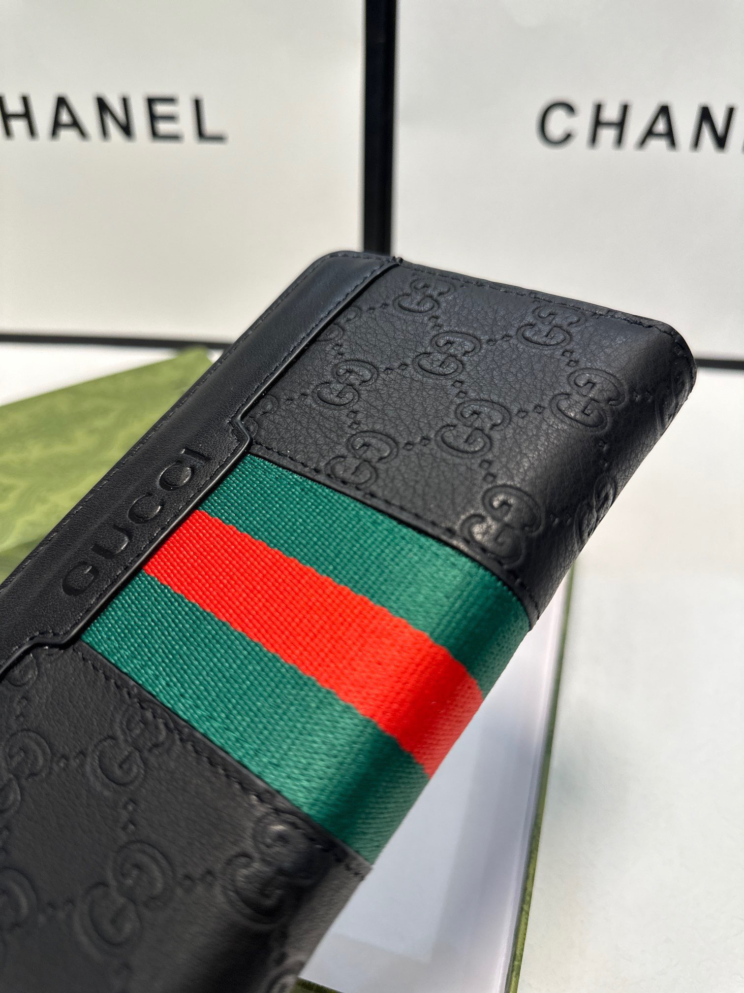 Gucci Men's Black Leather Zip Around Wallet With Web Stripe - Card Slots 6 i1746630474845 859 0 4