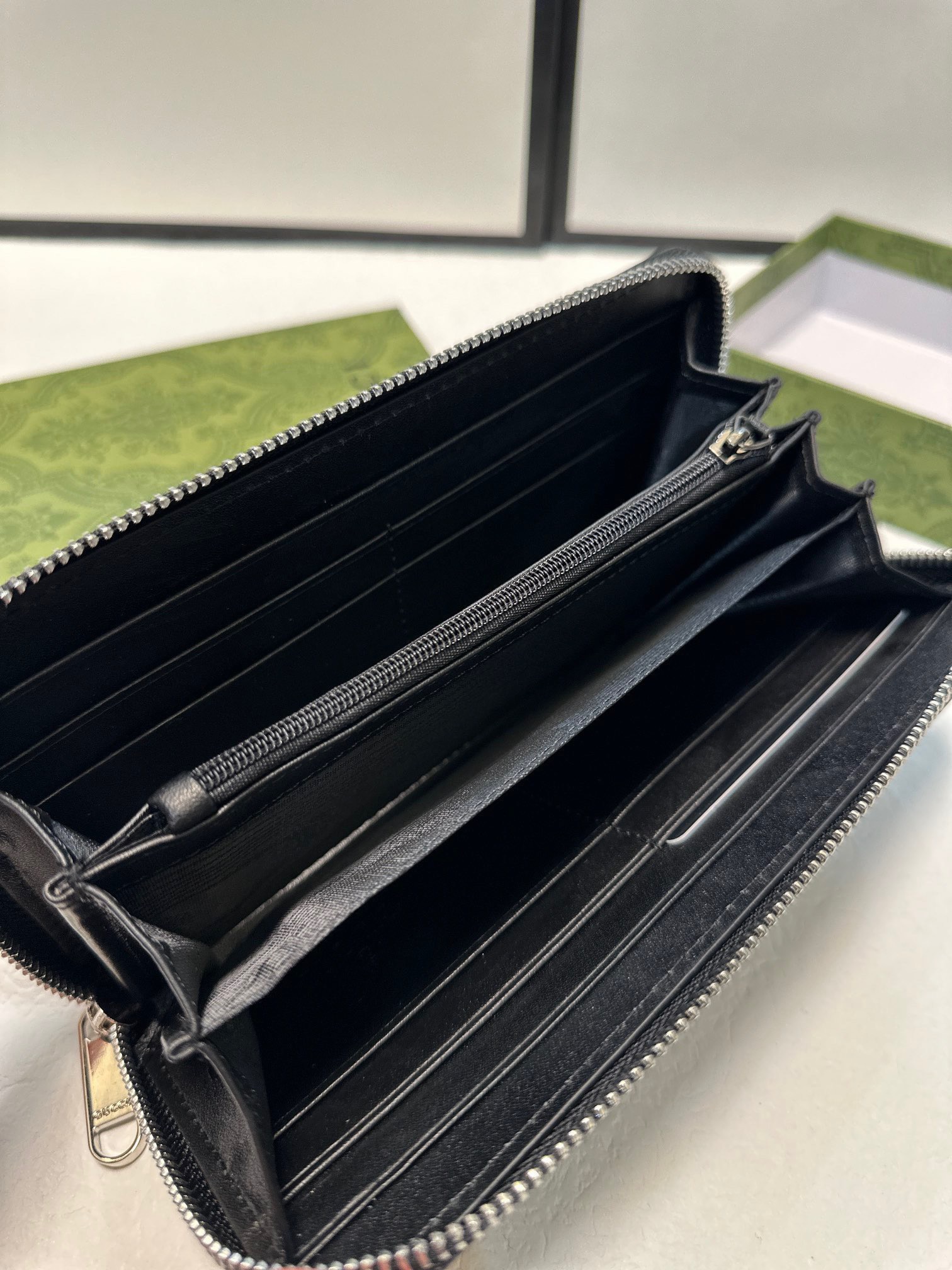 Gucci Men's Black Leather Zip Around Wallet With Web Stripe - Card Slots 10 i1746630477291 322 0 8