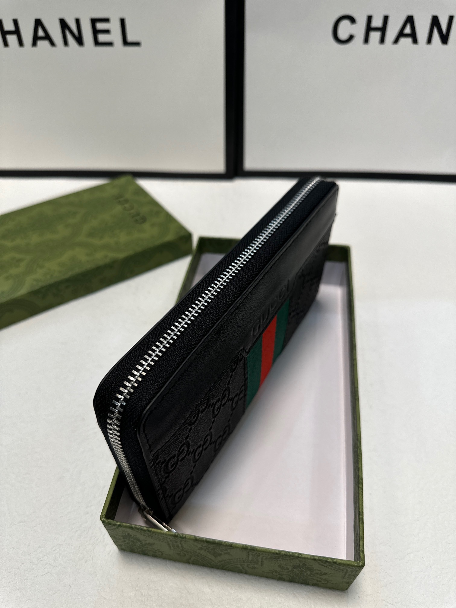 Gucci Men's Black Leather Zip Around Wallet With Web Stripe - Card Slots 8 i1746630477291 9441 0 6