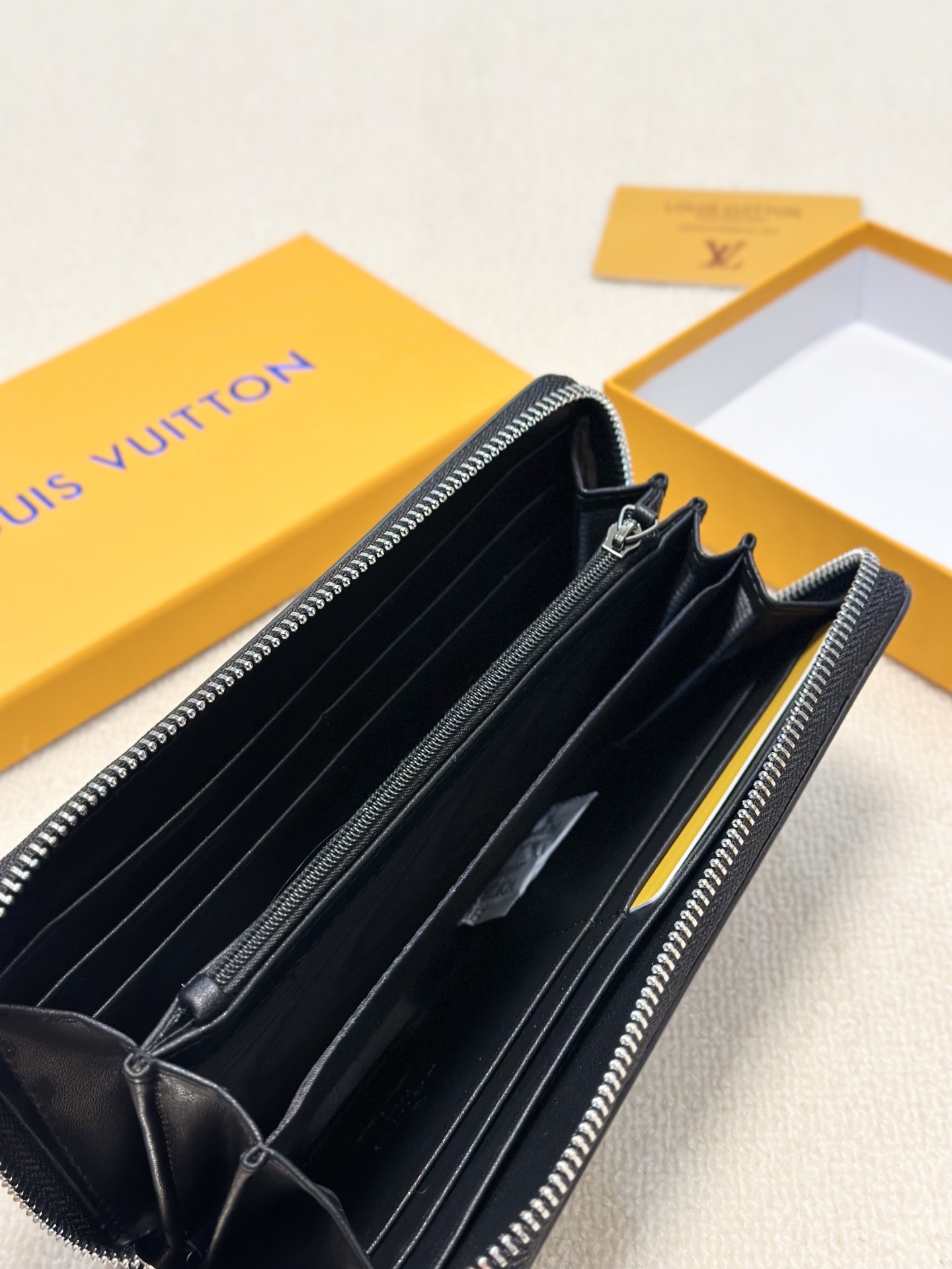 LV新作男士手包 - 高級原版牛皮・大容量カードポケット付き