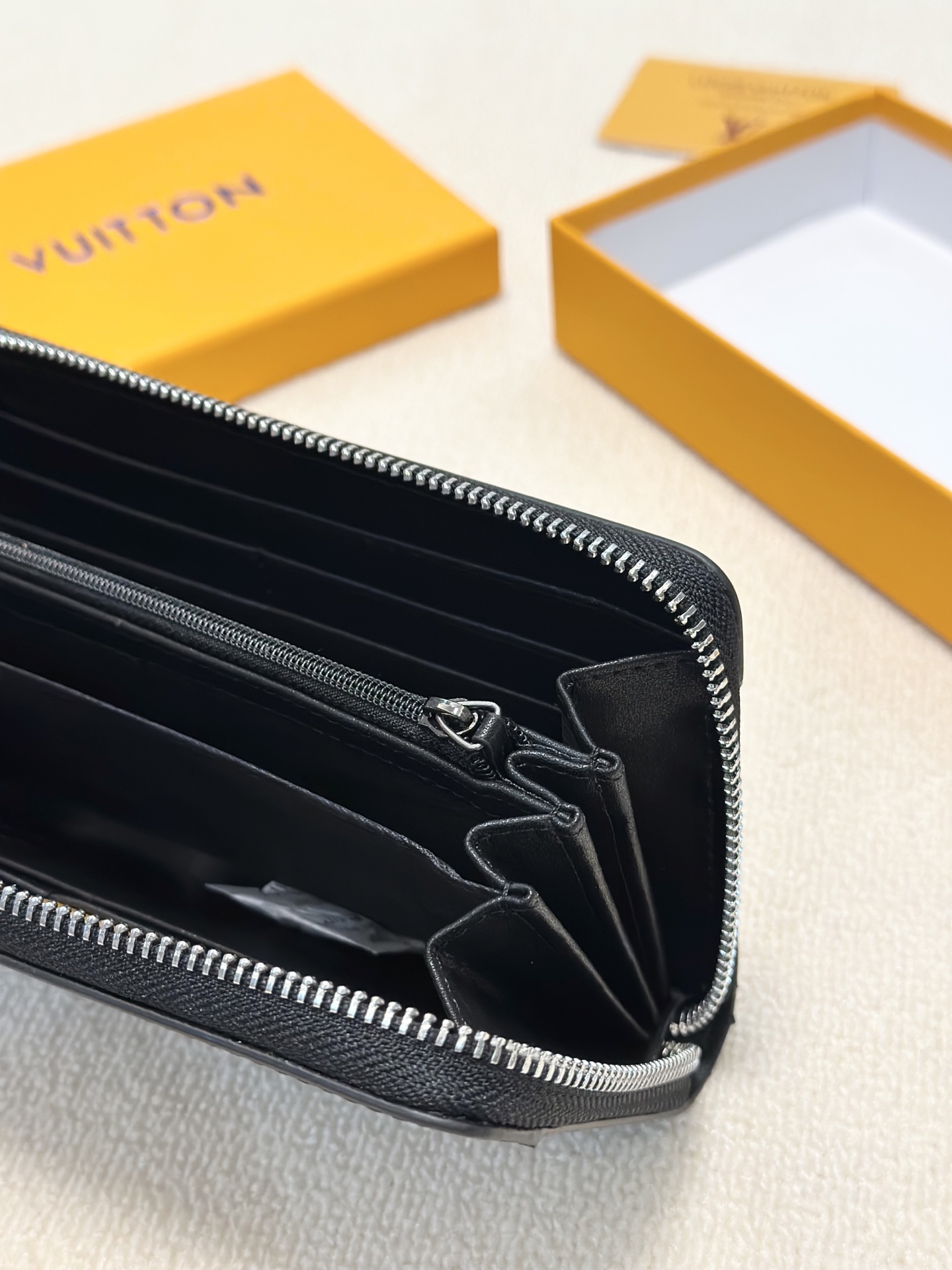 LV新作男士手包 - 高級原版牛皮・大容量カードポケット付き