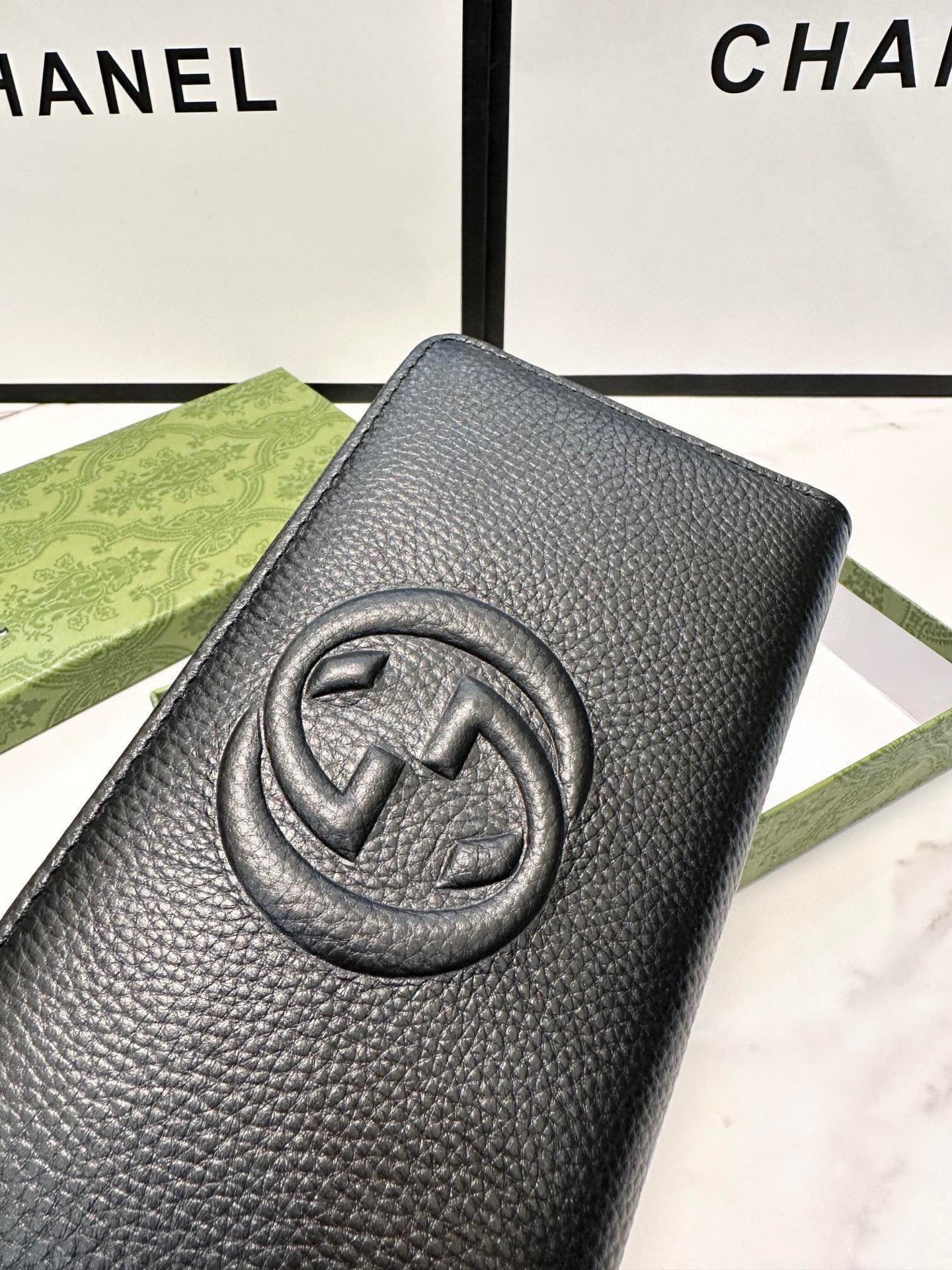 Gucci シングルファスナー手包 PVCと牛皮の高級感