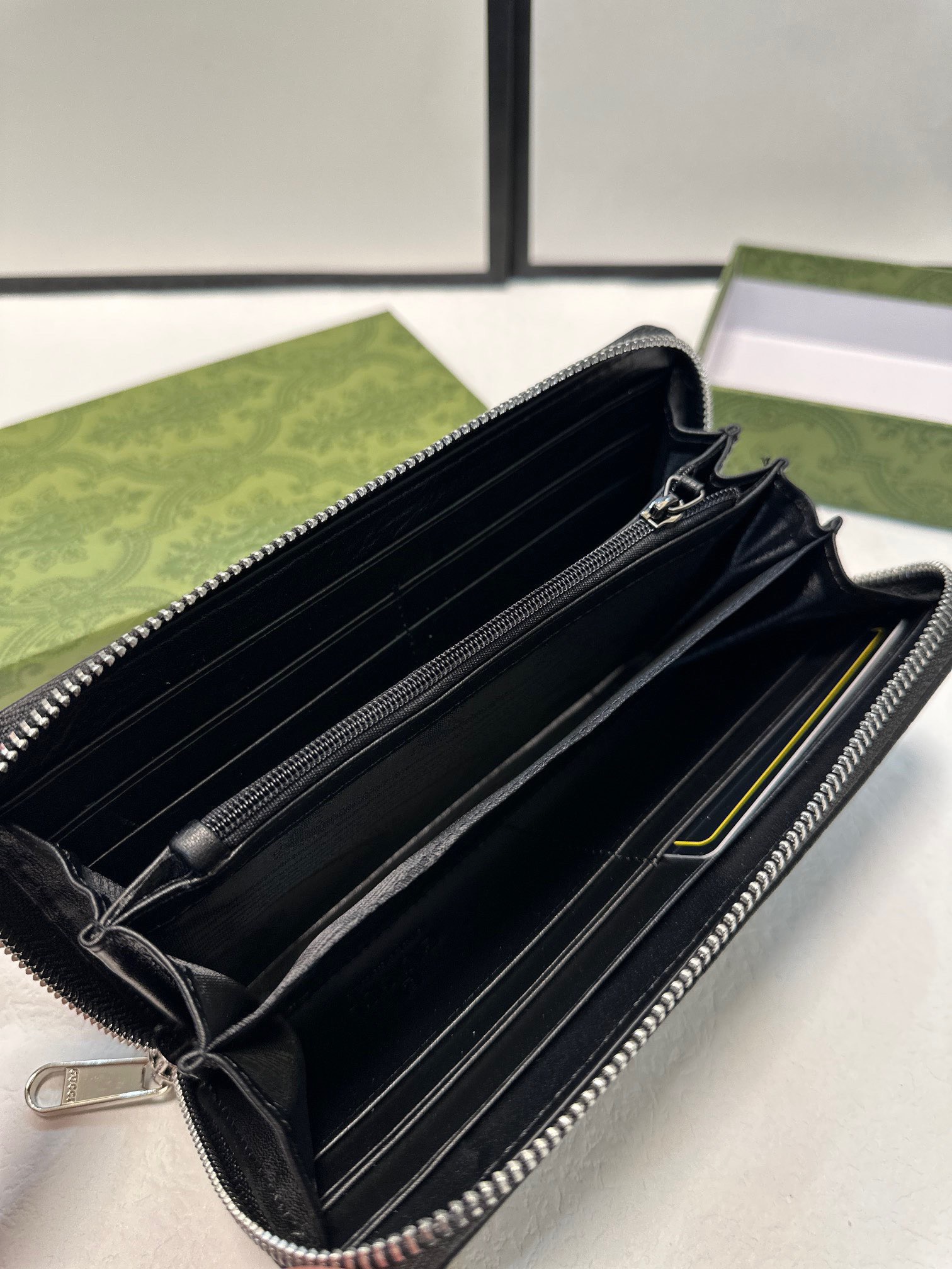 GUCCI新作 メンズ 手包 ブラック 本革 大容量