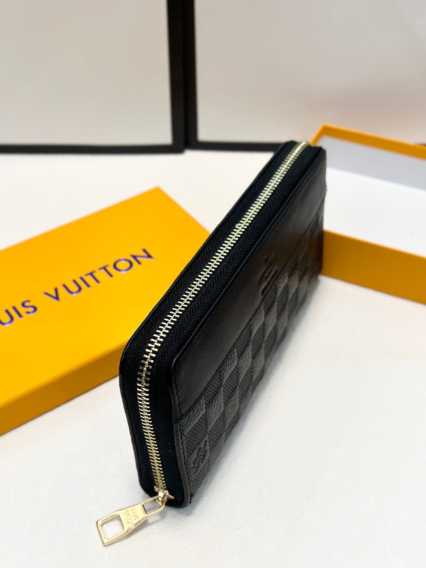 LV新作 男性用手包 ブラック 原皮革製 大容量