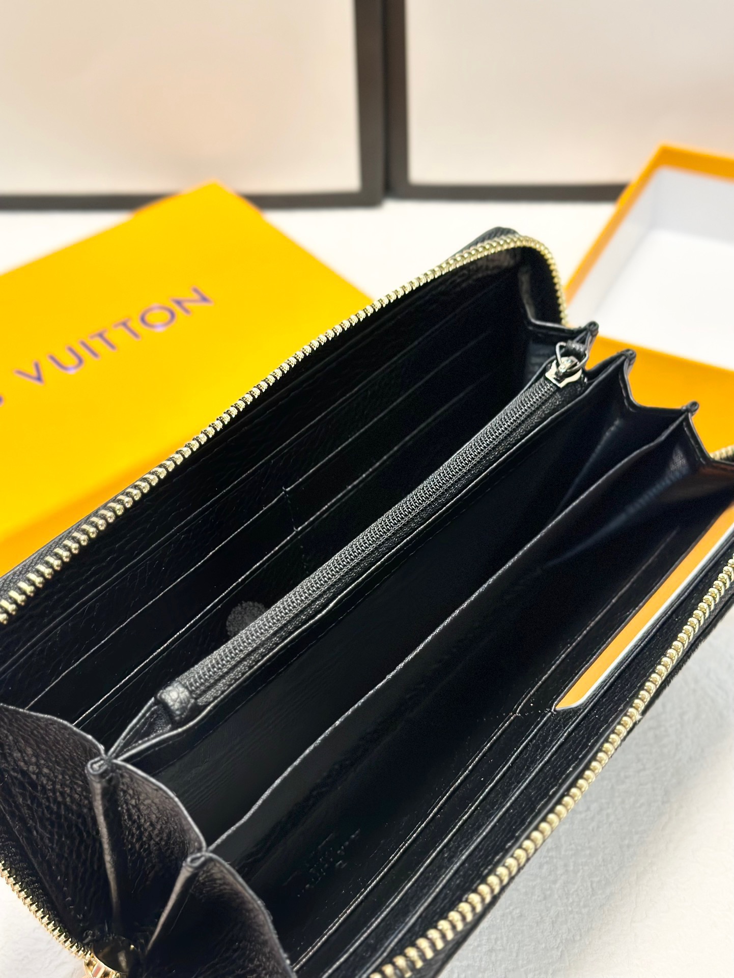 LV新作 男性用手包 ブラック 原皮革製 大容量