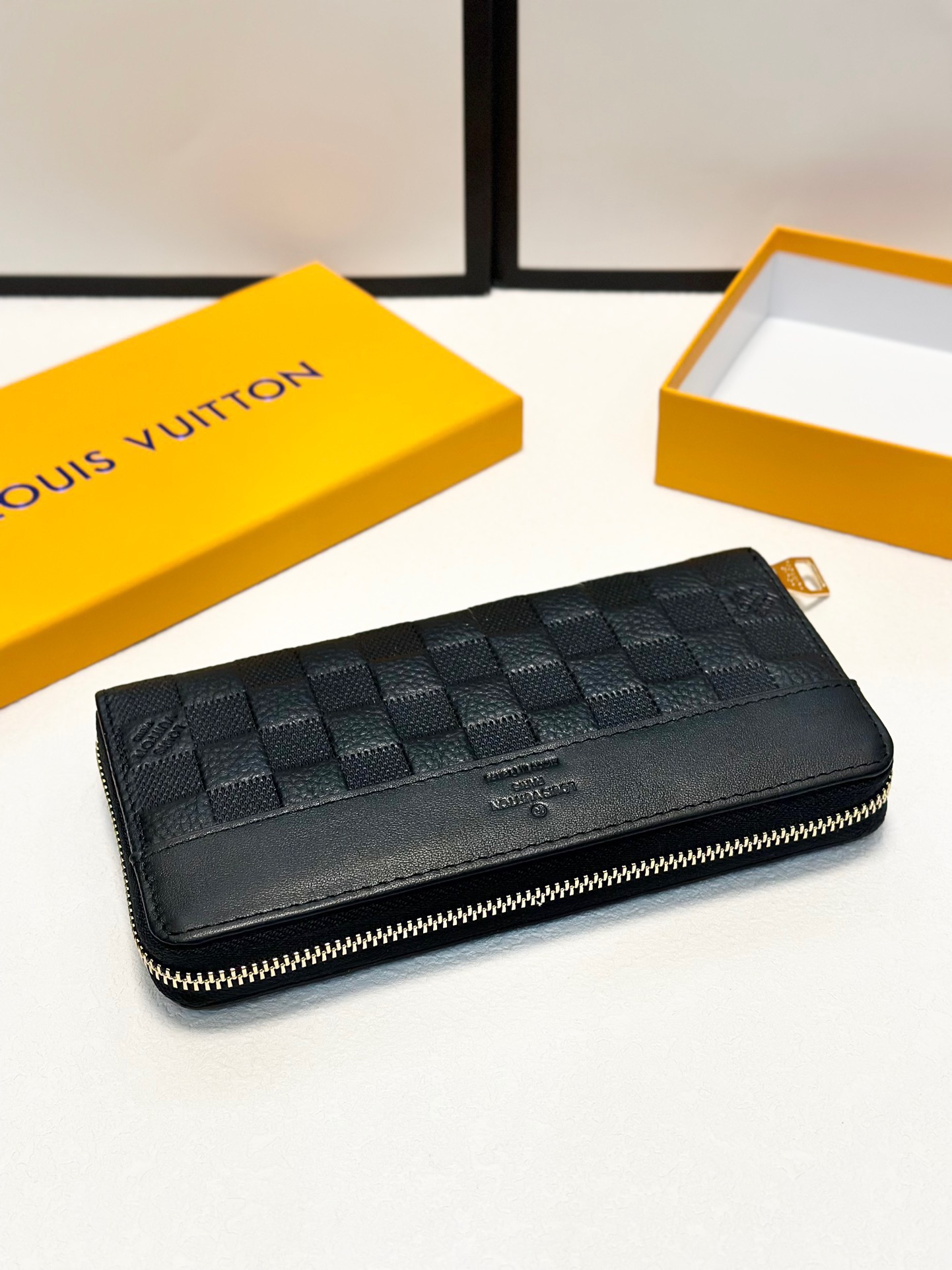 LV新作 男性用手包 ブラック 原皮革製 大容量