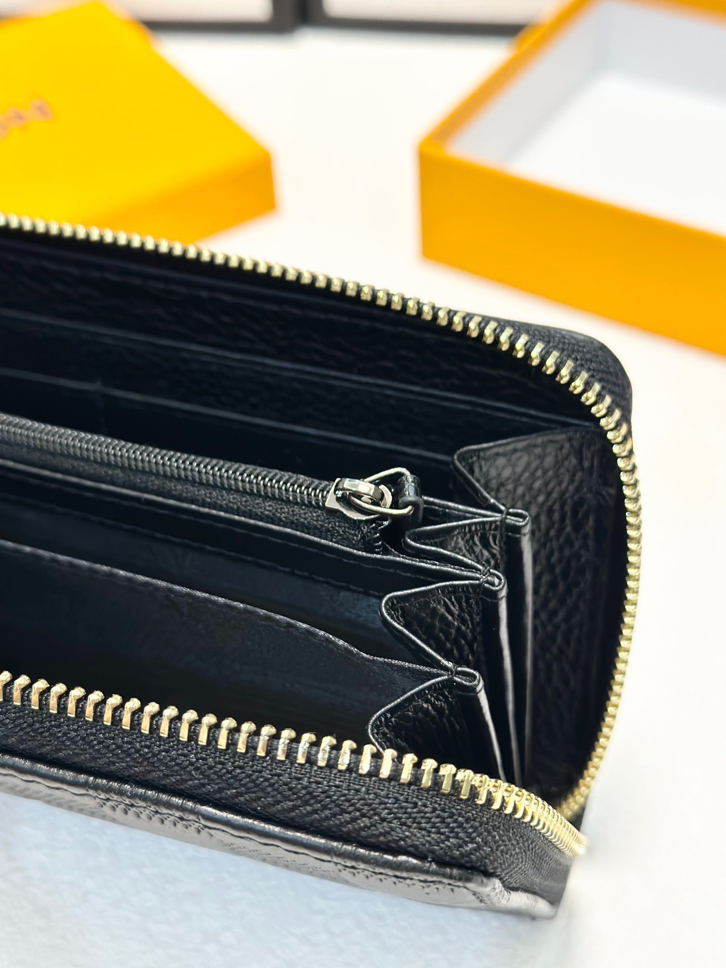 LV新作 男性用手包 ブラック 原皮革製 大容量