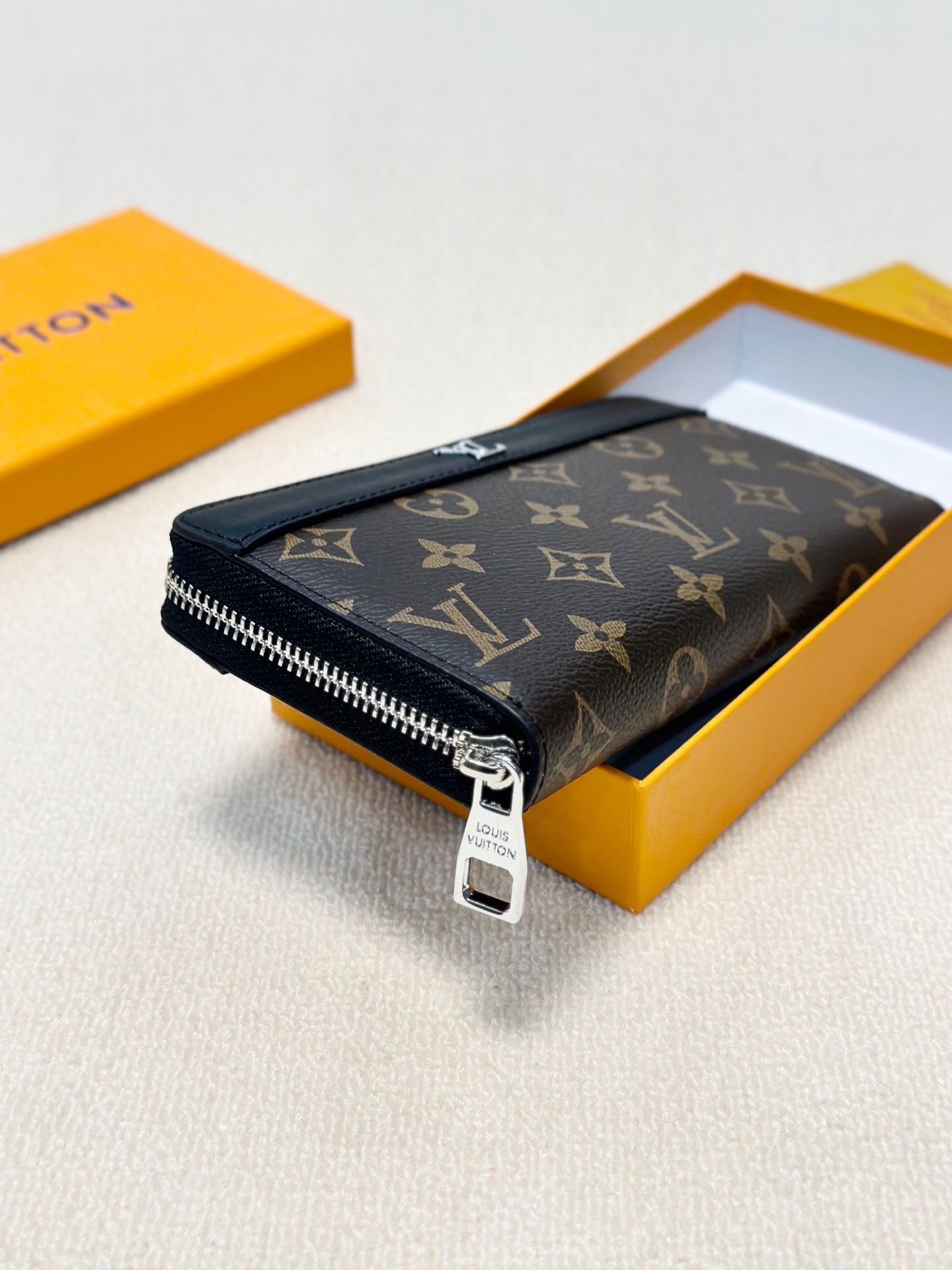 LV新款男士手包 - 高級牛皮製・大容量多カードポケット