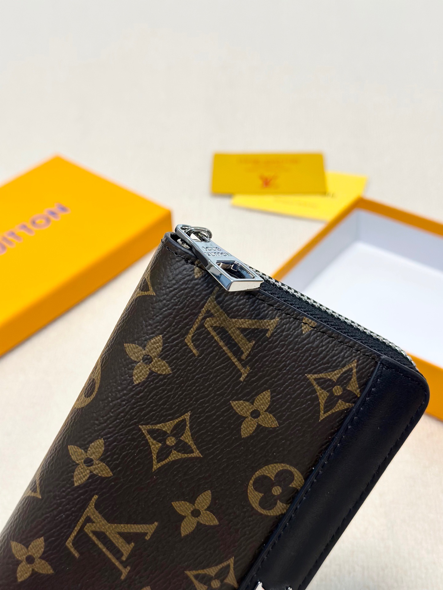 LV新款男士手包 - 高級牛皮製・大容量多カードポケット