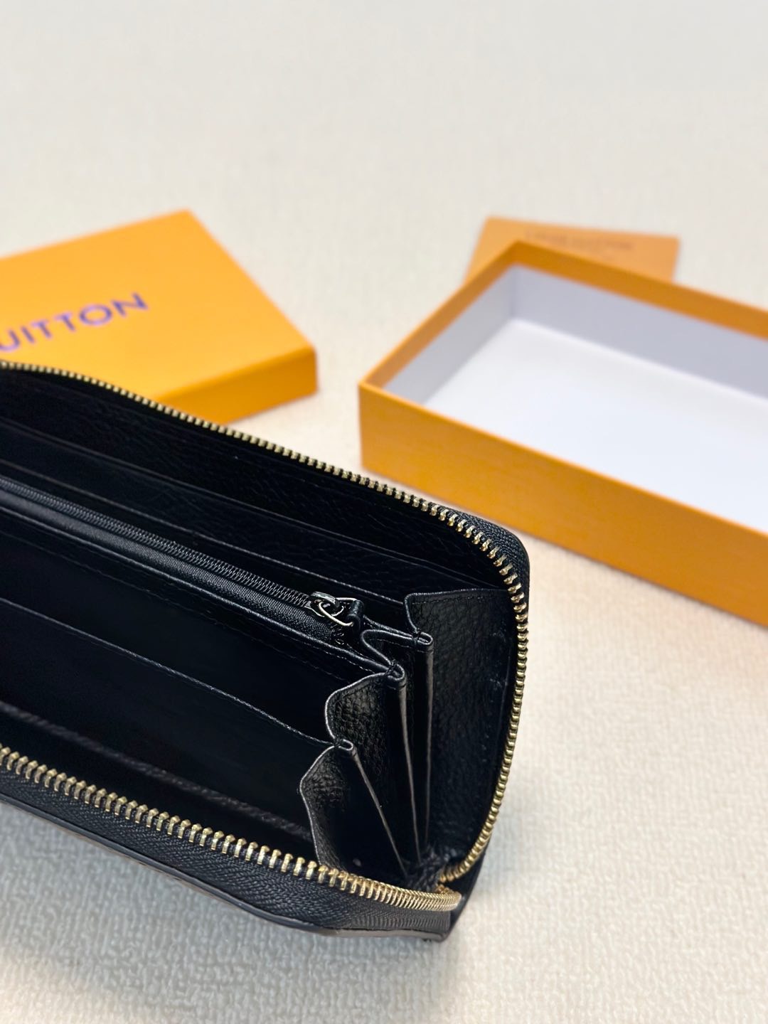 LV新作 男性用手包 ブラック 本革 大容量