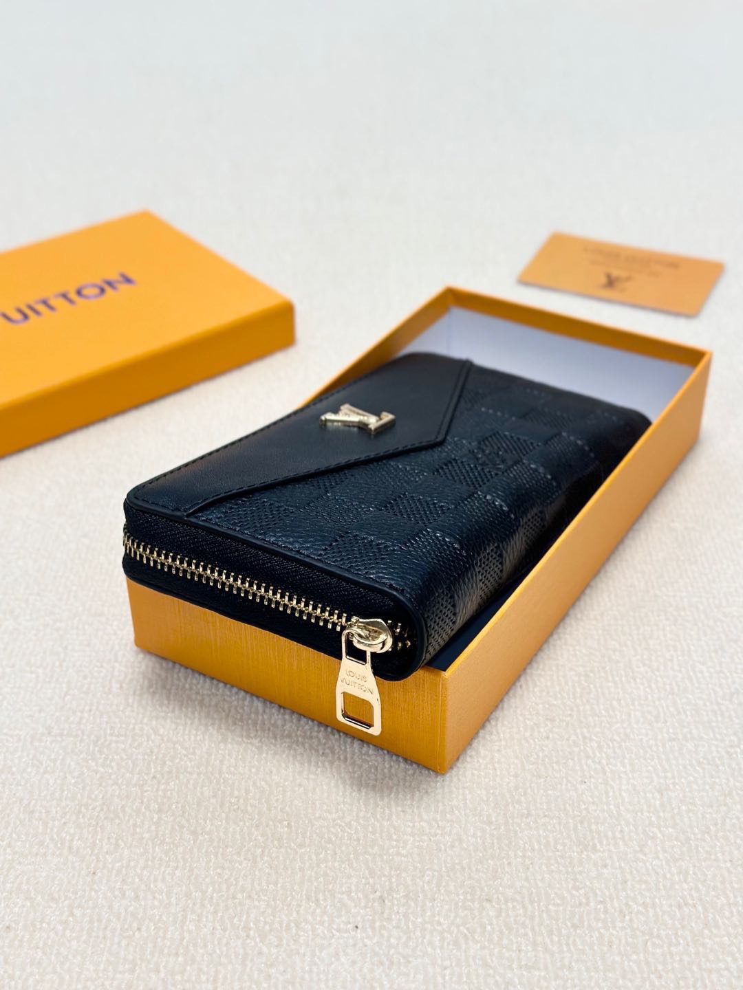 LV新作 男性用手包 ブラック 本革 大容量