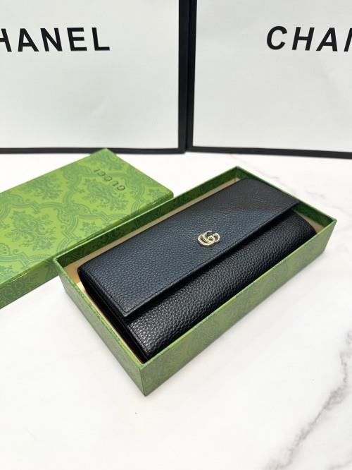 Gucci Black Leather Wallet with GG Logo - Handcrafted Italian Design, 19x10 cm 1 Gucci Black Leather Wallet with GG Logo - Handcrafted Italian Design, 19x10 cm