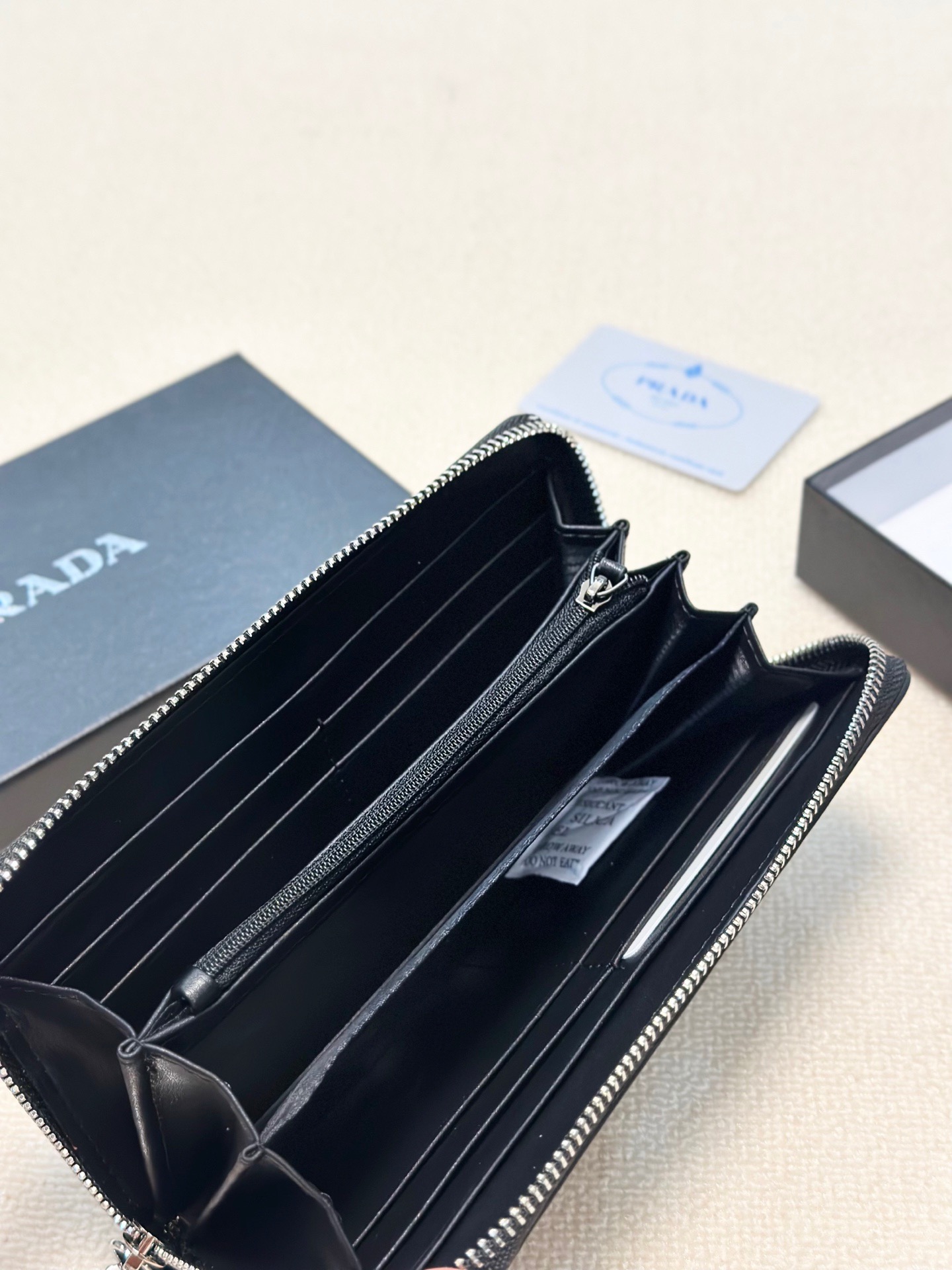 プラダ 男性用手包 ブラック 石目模様 牛革 多カードポケット