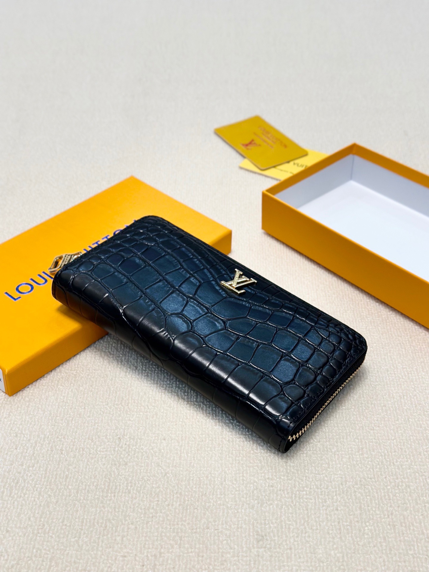 LV新作 メンズ手包 高級牛皮製 多カードポケット