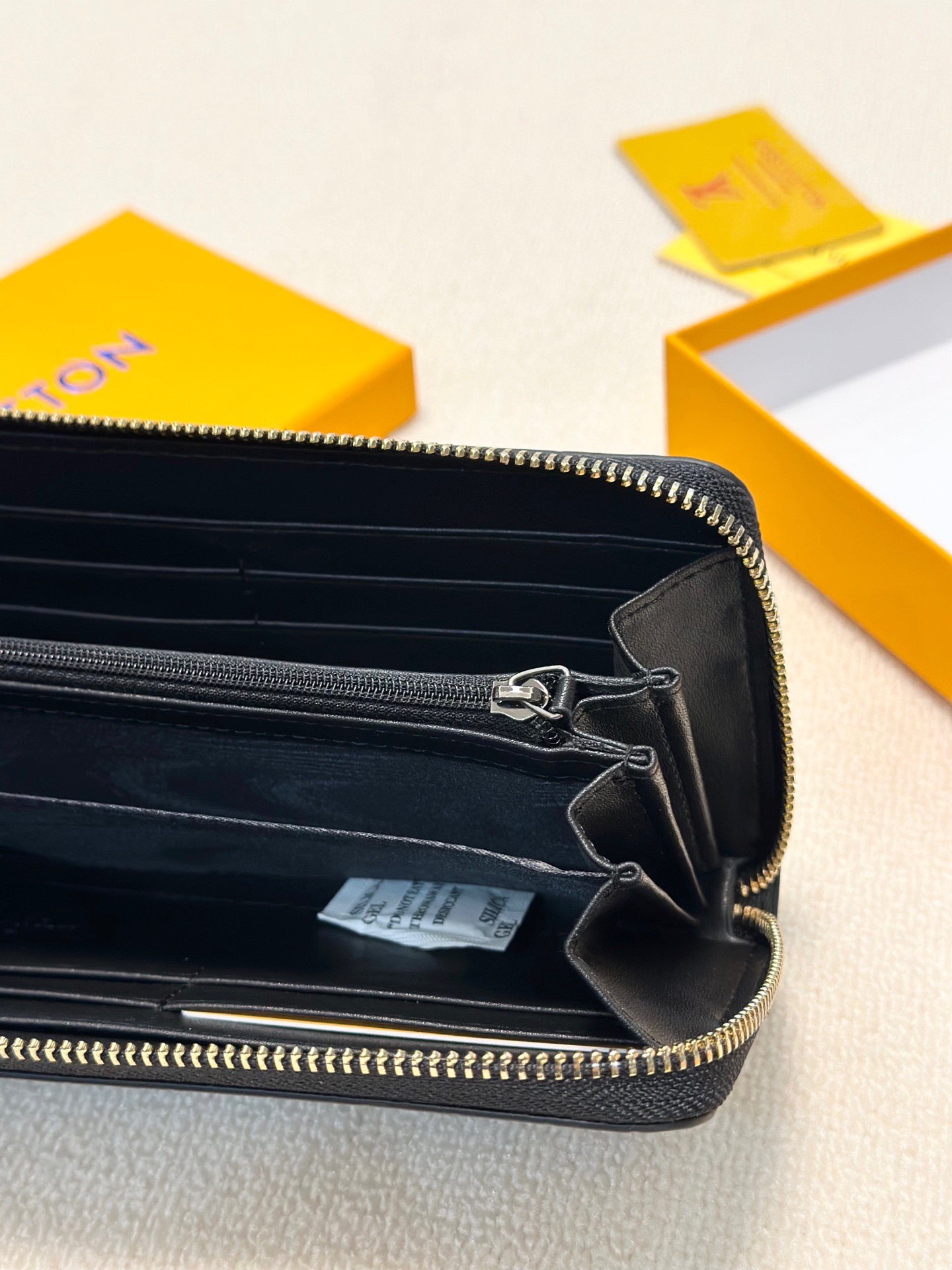 LV新作 メンズ手包 高級牛皮製 多カードポケット