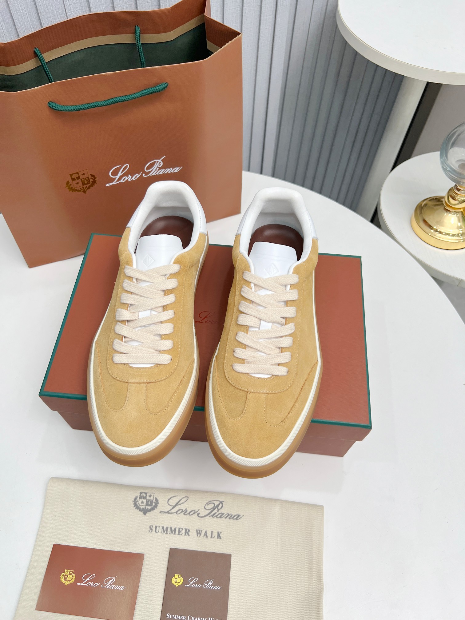 NO:246993,LoroPiana/NuoyouPianya The latest couple's casual moral training shoes!  The original mold opening, imported high-quality fabric, super soft leather, super good foot feel, and not tired at all when walking 20,000 steps a day. The slim shoe shape   fashionable and versatile color matching really cannot resist the temptation of German training shoes!  Recommended models for various fashion celebrities bloggers and internet celebrities. Size 35-40 for women, 39-45 for men, color black, white, gray, navy, wind and hill color, green price for women, men, casual shoes/sports shoes, loro piano, sneakers19860909LoroPiana/诺悠翩雅 最新情侣款休闲德训鞋 ！ 原版开模,进囗优质面料,皮质超级柔软,脚感超级好,日行两万步一点都不累脚,显瘦的鞋型 时尚百搭的配色,真的无法抵挡德训鞋的诱惑！各时尚明星 博主网红推荐款. 码数女35-40 男39—45 颜色黑色 白色 灰色 海军蓝 风丘色 绿色 价格女,男,休闲鞋/运动鞋,loro piana,sneakers,Women's Shoes