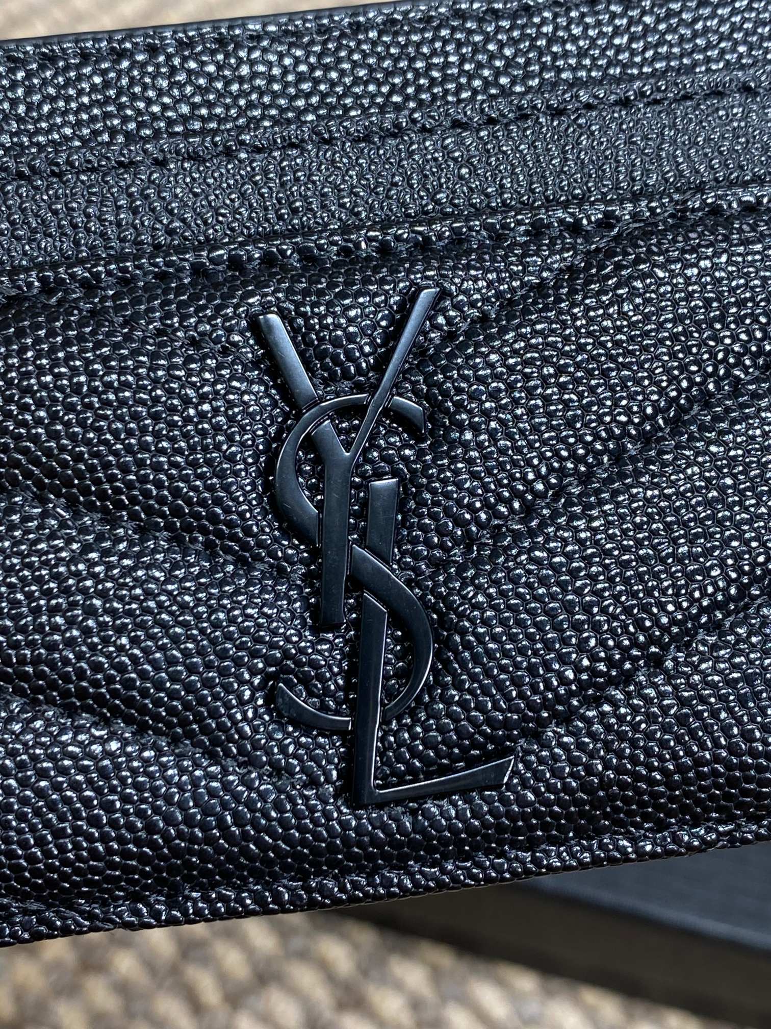 YSL圣罗兰经典logo鱼子皮荔枝纹绗缝卡包尺寸10.5x7.5cm编码423291