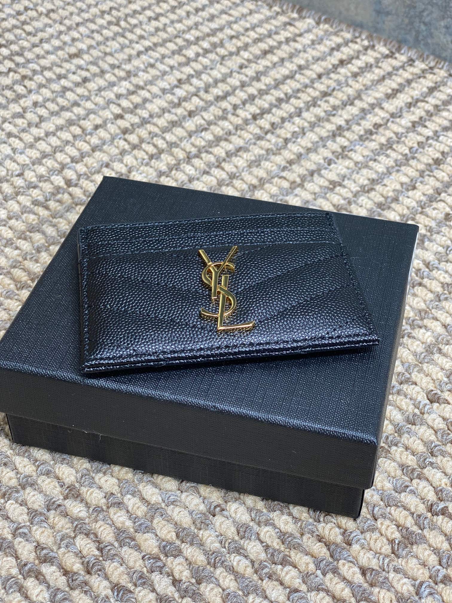 YSL圣罗兰经典logo鱼子皮荔枝纹绗缝卡包尺寸10.5x7.5cm编码423291
