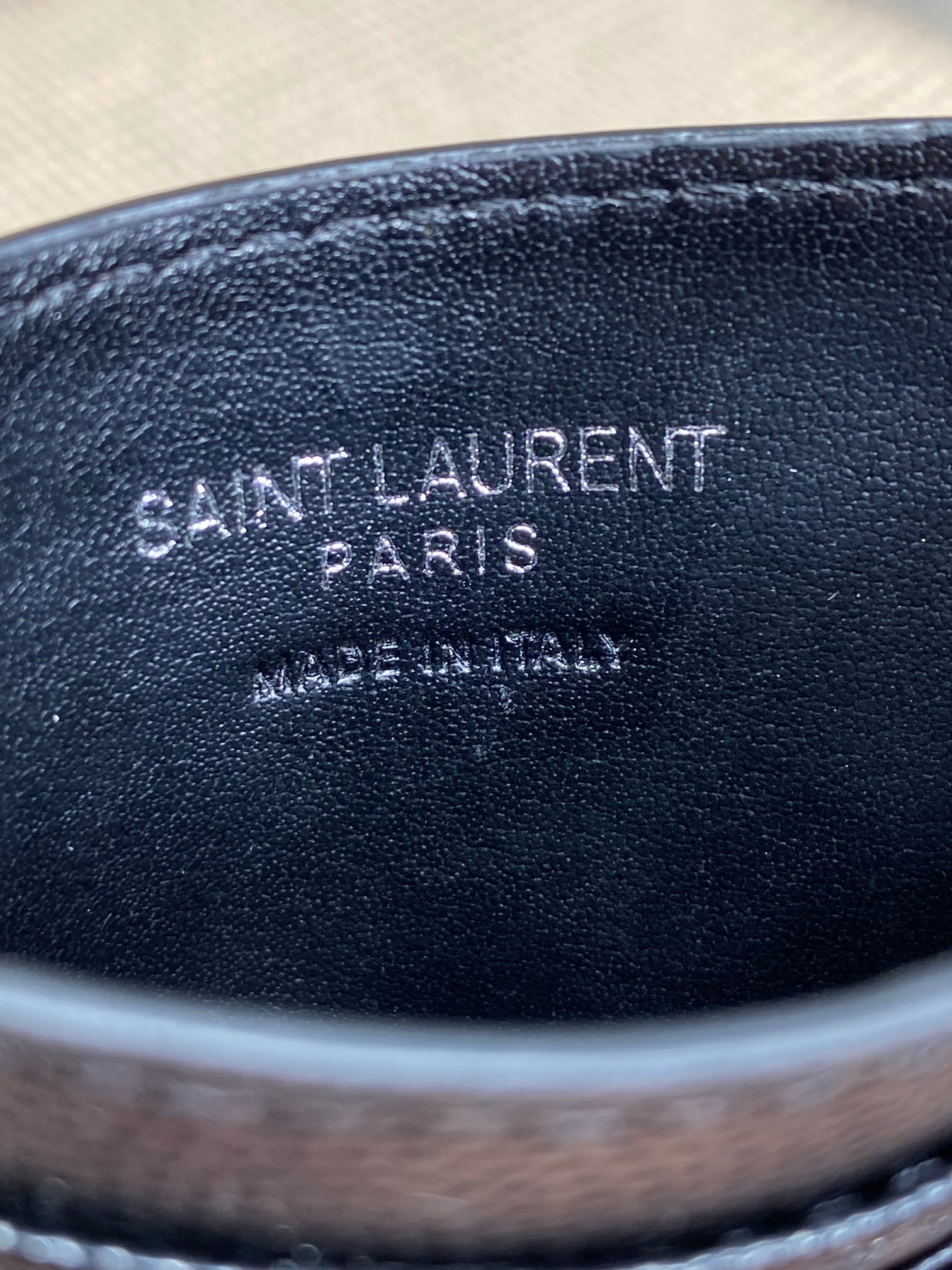 YSL圣罗兰经典logo鱼子皮荔枝纹绗缝卡包尺寸10.5x7.5cm编码423291