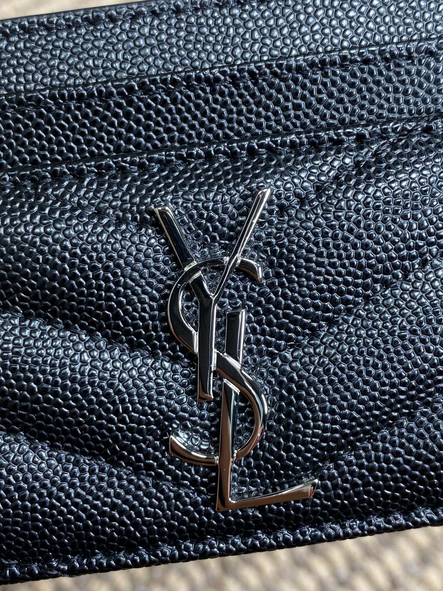 YSL圣罗兰经典logo鱼子皮荔枝纹绗缝卡包尺寸10.5x7.5cm编码423291