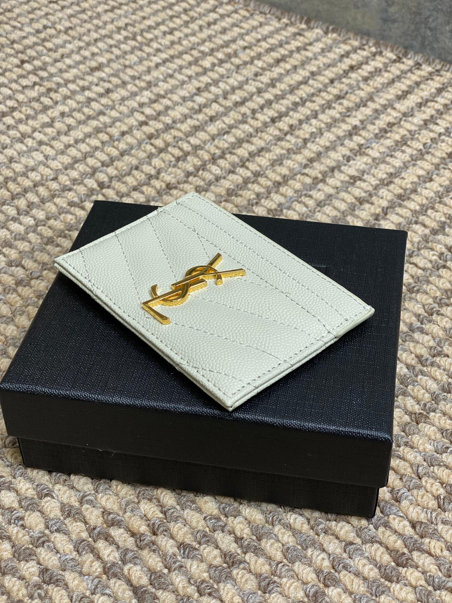 YSL圣罗兰经典logo鱼子皮荔枝纹绗缝卡包尺寸10.5x7.5cm编码423291