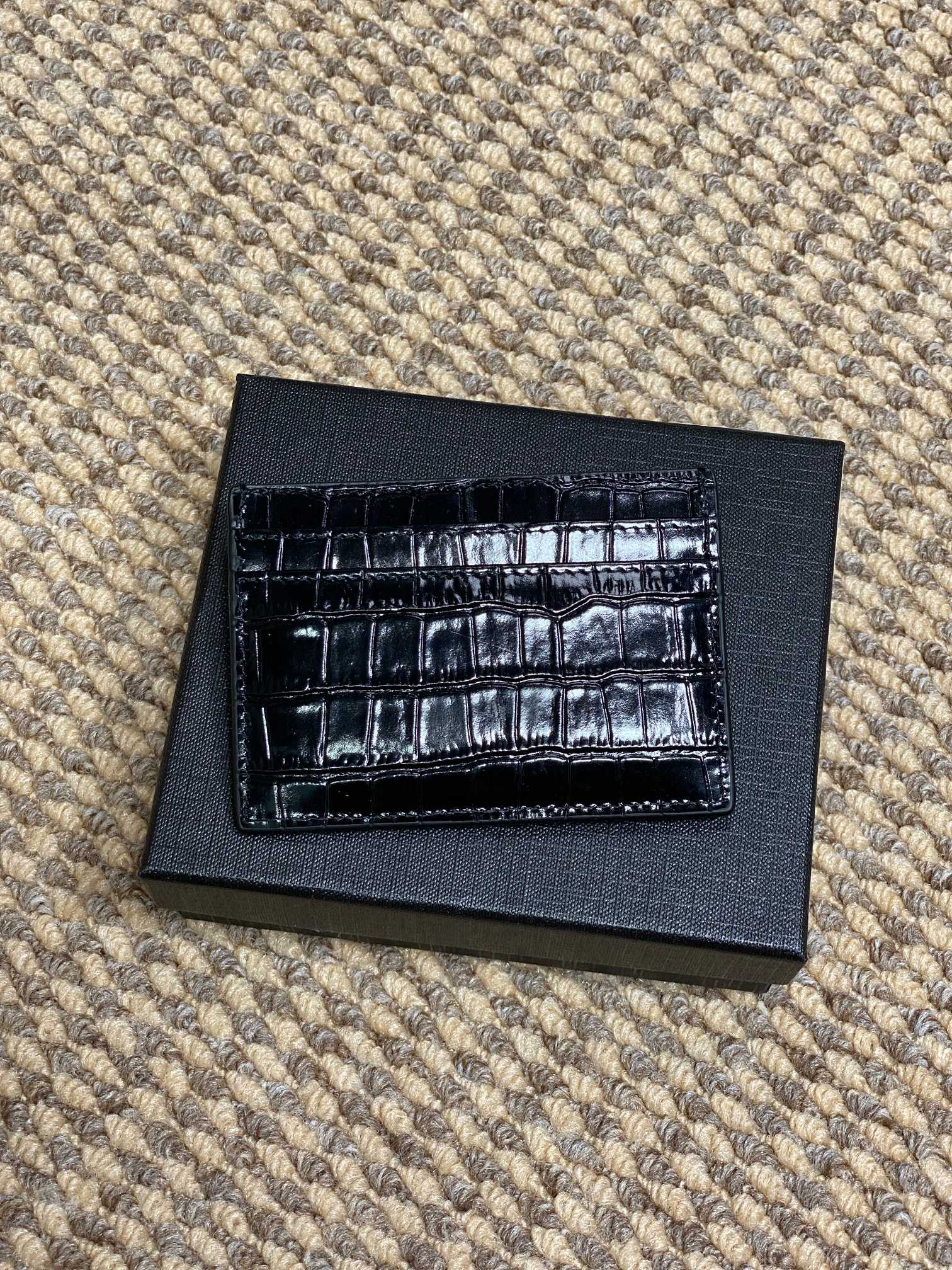 YSL圣罗兰经典logo亮光鳄鱼纹绗缝卡包尺寸10.5x7.5cm编码s206